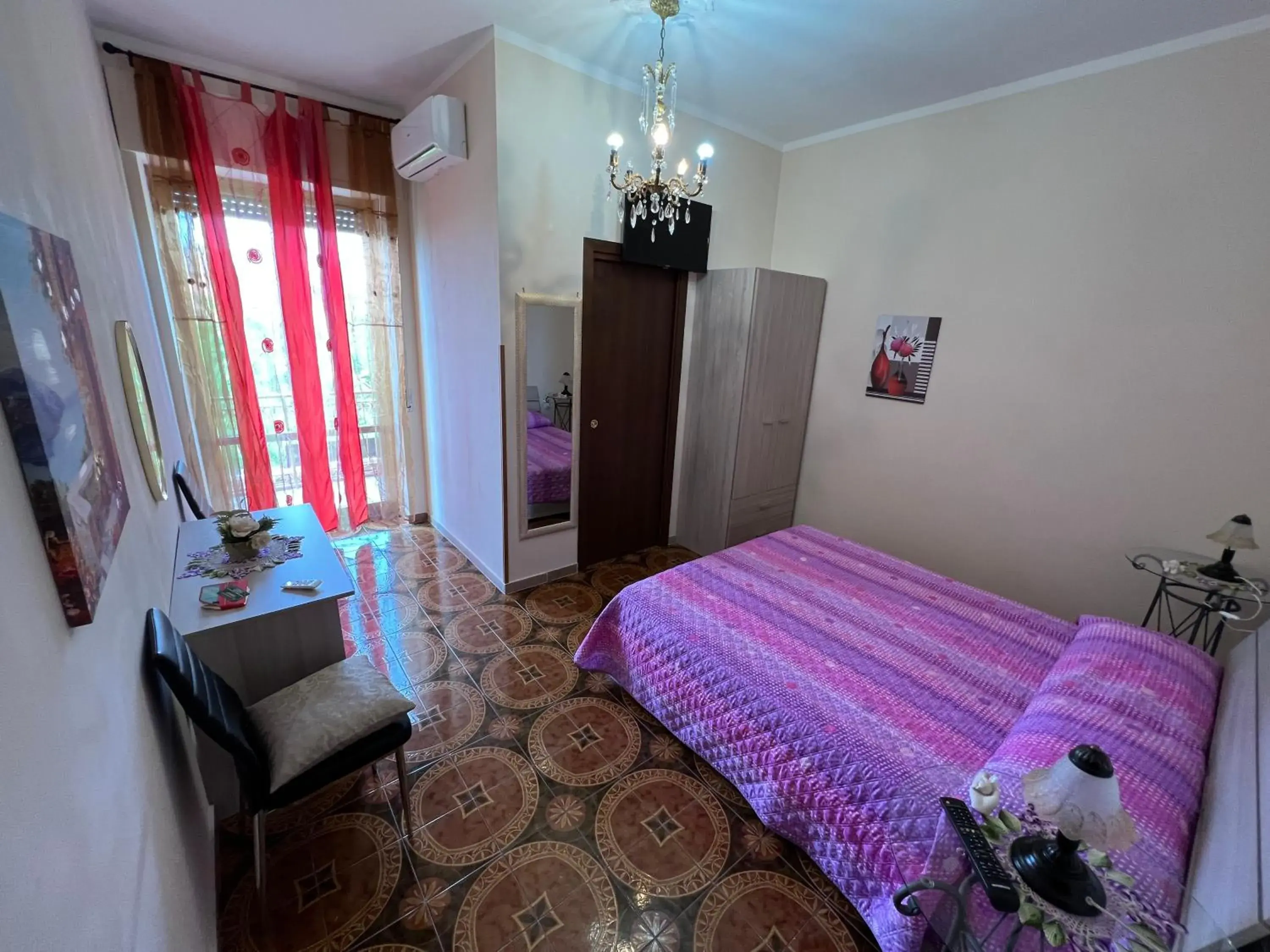 Deluxe Double Room with Balcony in B&B EMPIRA Lamezia Terme Deluxe Double Room with Balcony in B&B EMPIRA Lamezia Terme