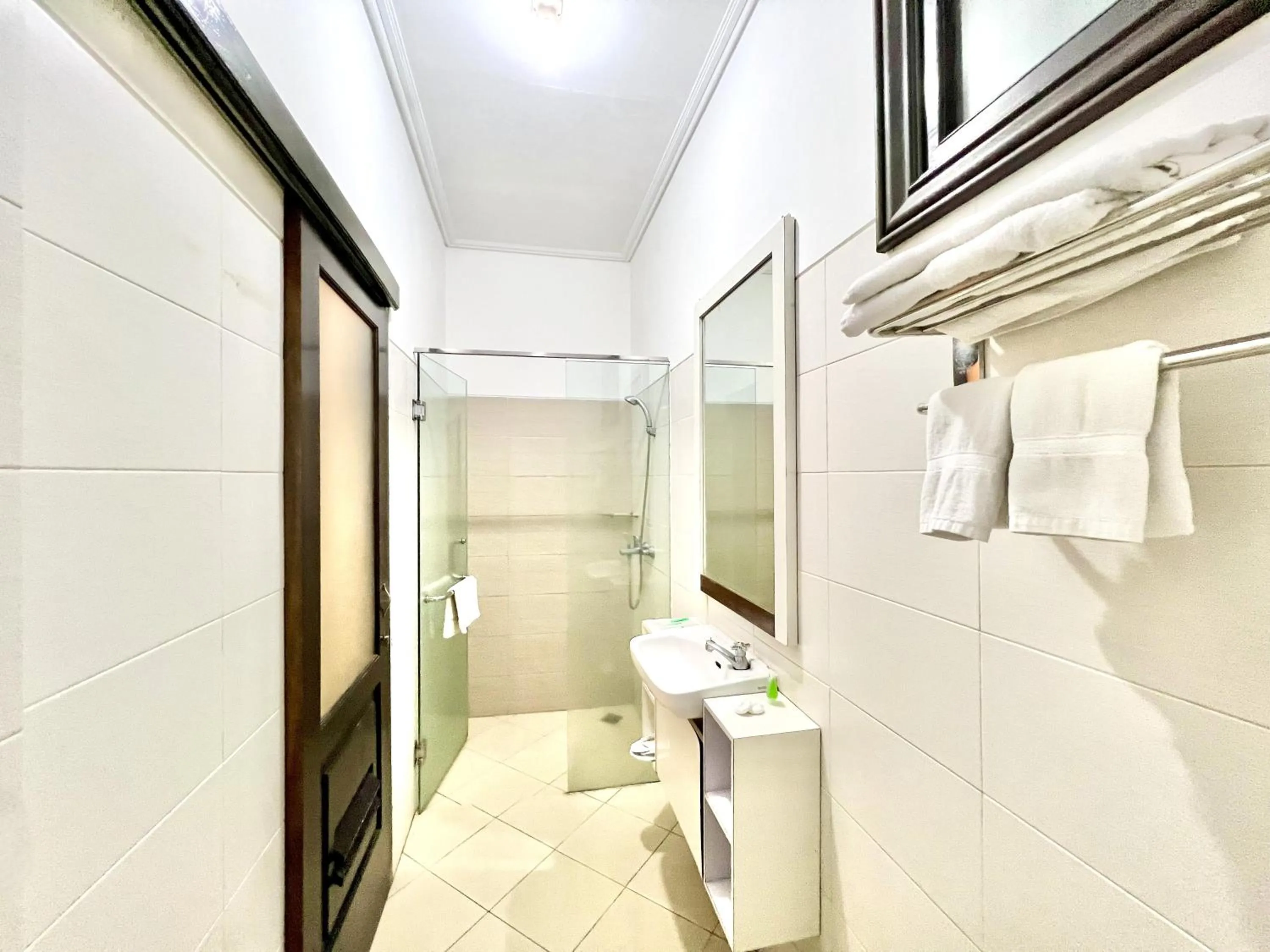 Shower in Avila Ketapan Rame Hotel