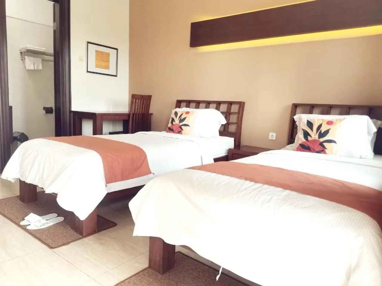 Bedroom, Bed in Avila Ketapan Rame Hotel