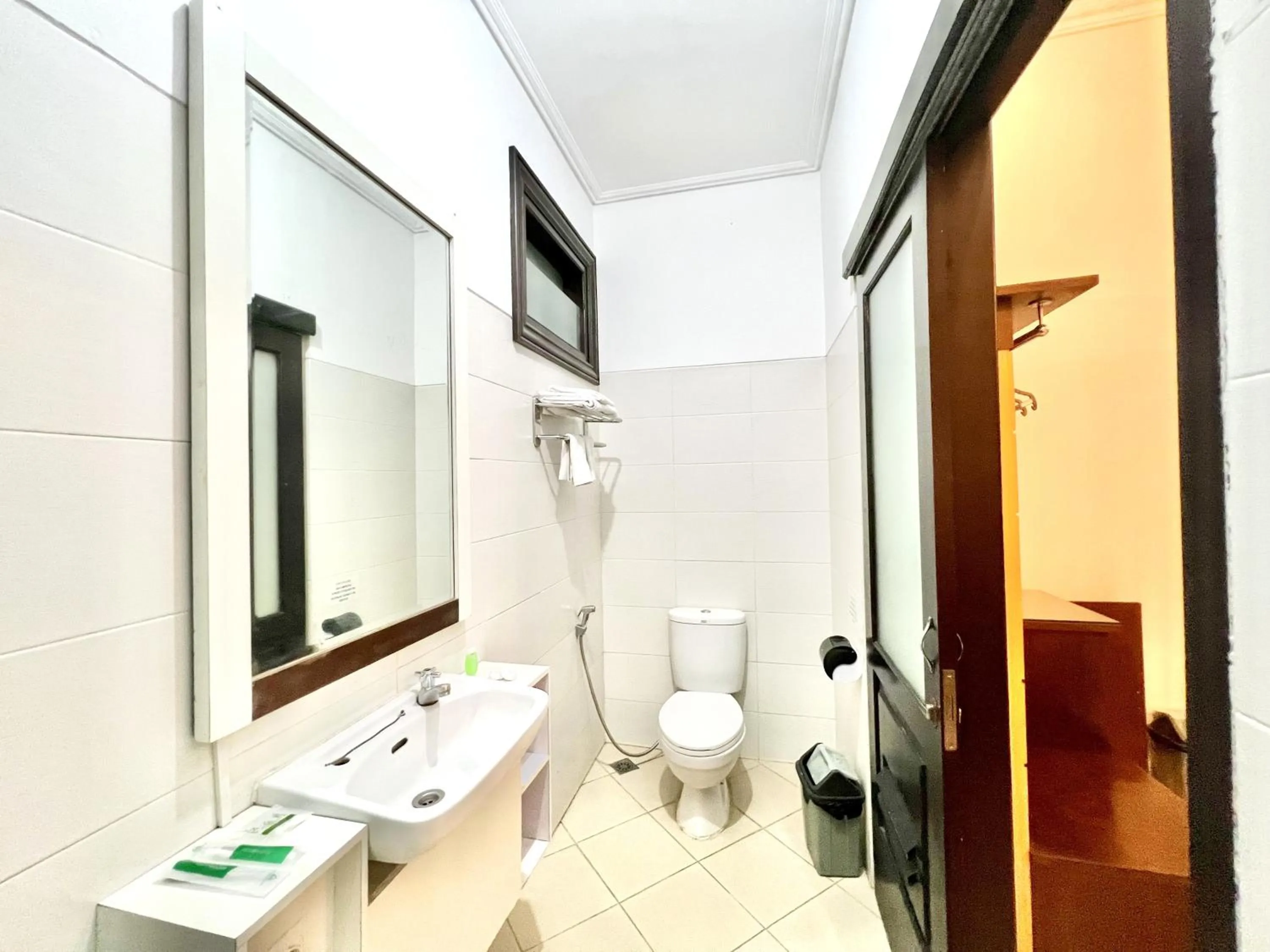 Shower in Avila Ketapan Rame Hotel