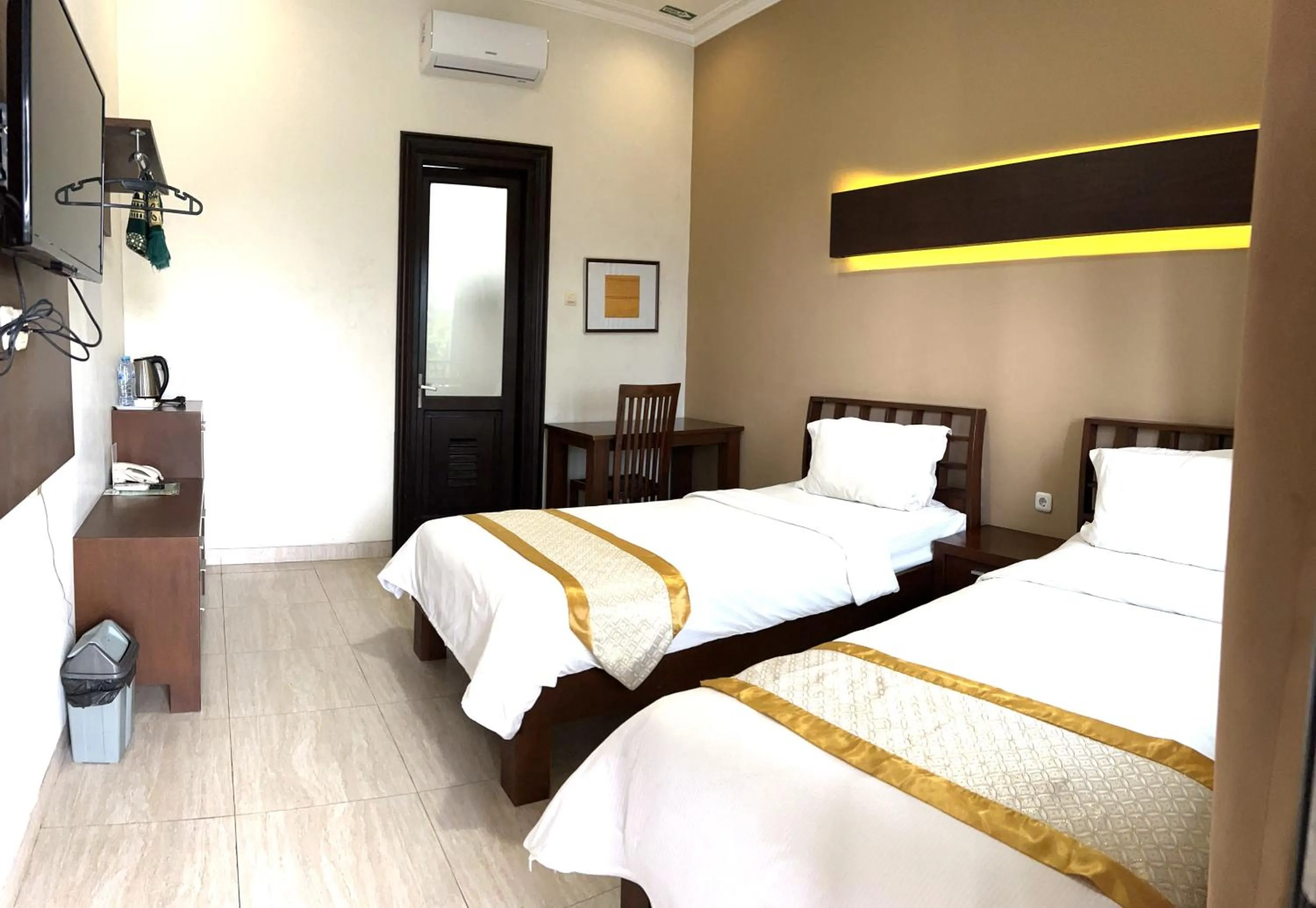 Bed in Avila Ketapan Rame Hotel