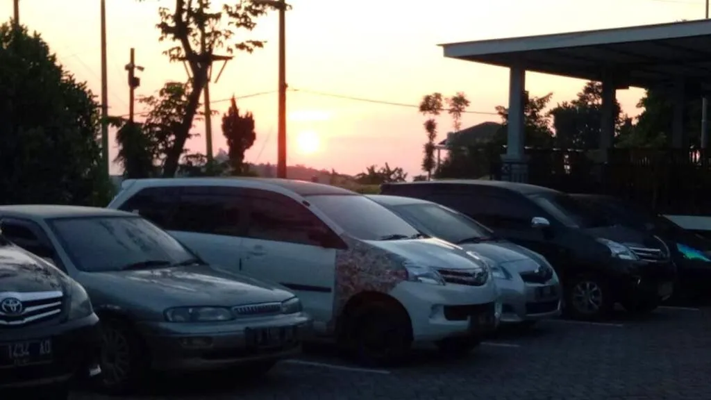 Parking in Avila Ketapan Rame Hotel