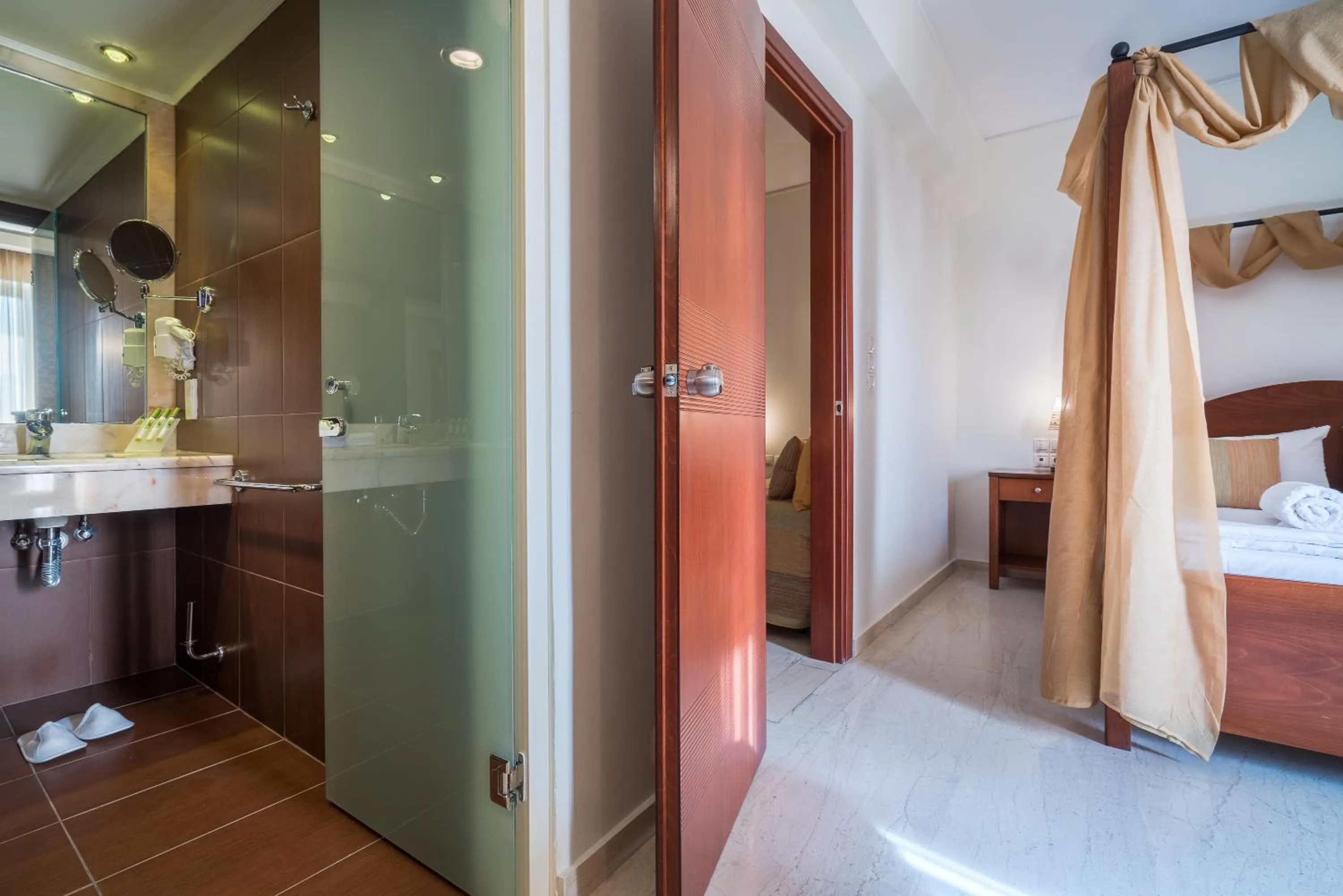 Bathroom, Bed in Zante Park Resort & Spa BW Premier Collection