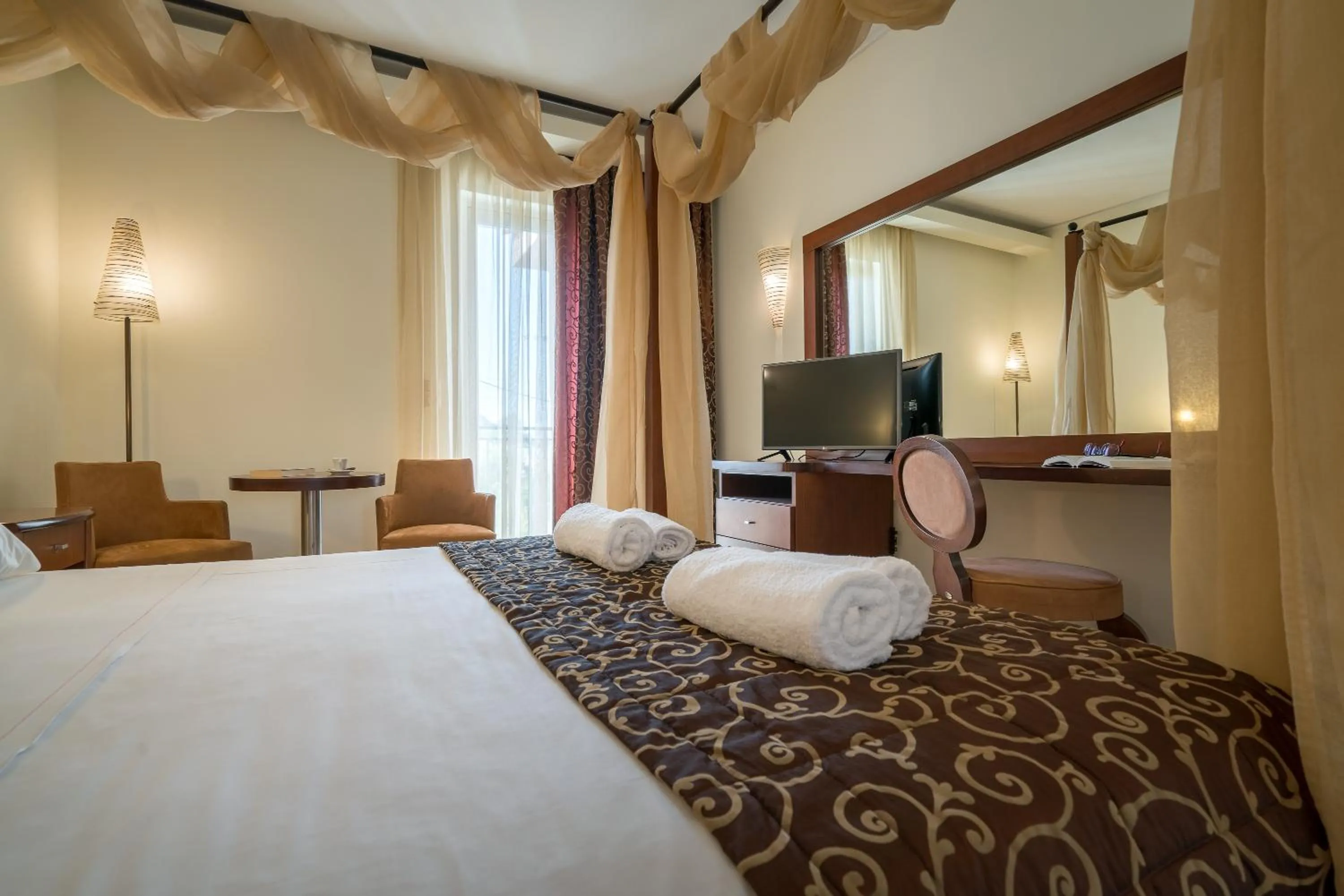 Bed in Zante Park Resort & Spa BW Premier Collection