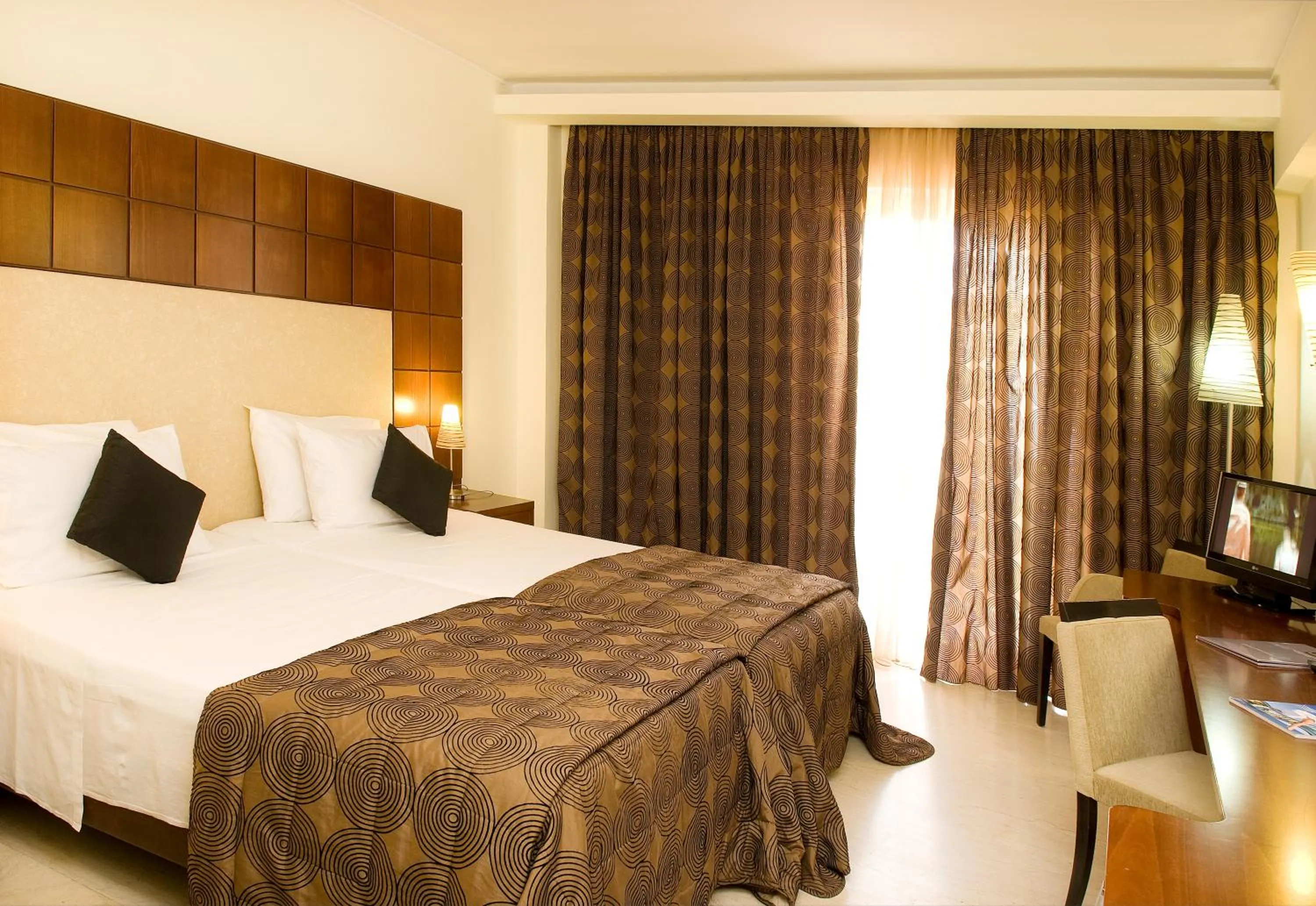 Bed in Zante Park Resort & Spa BW Premier Collection