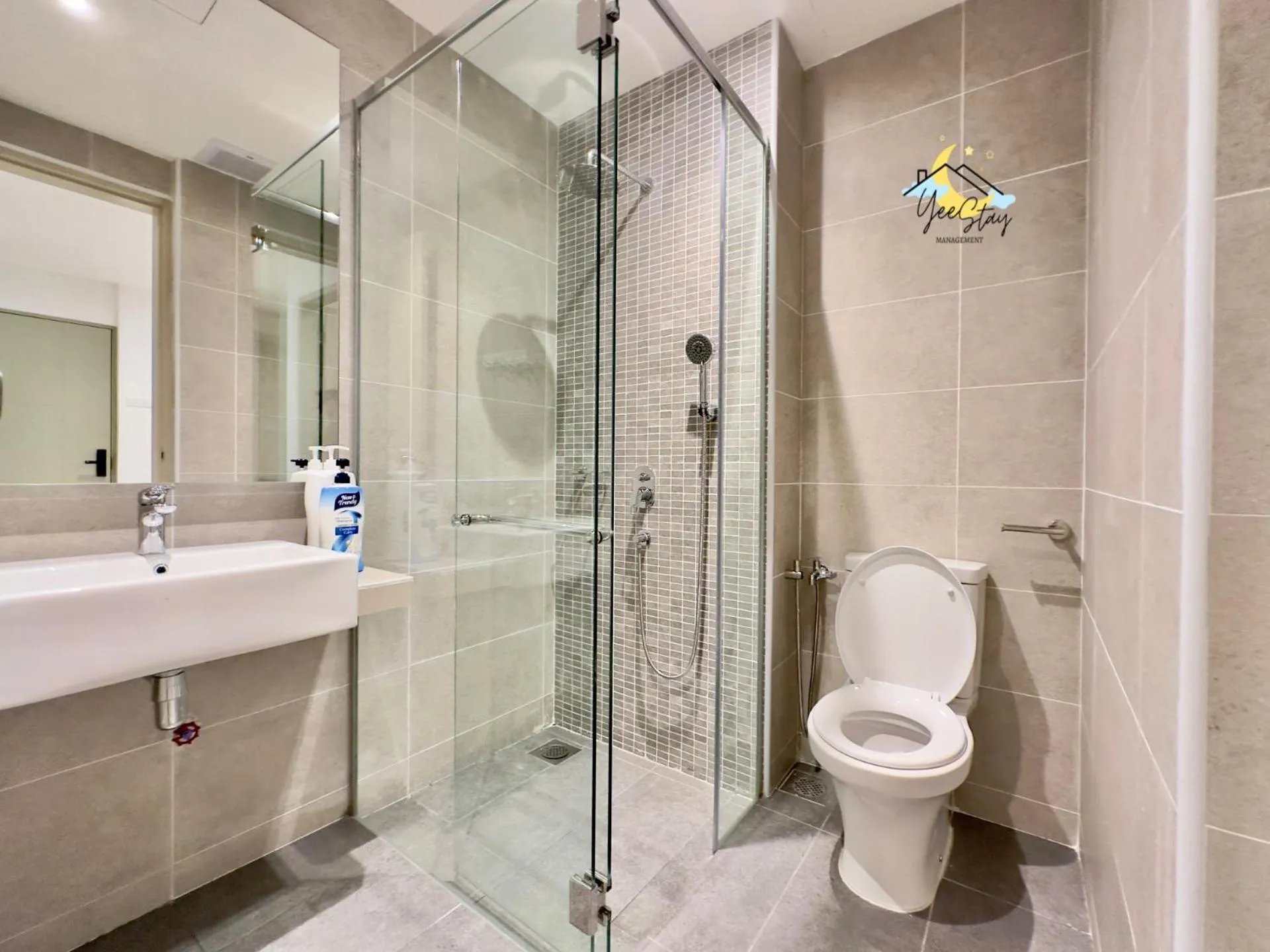 SeaView PoolView CityView BaliResidence Video game 5minJonker