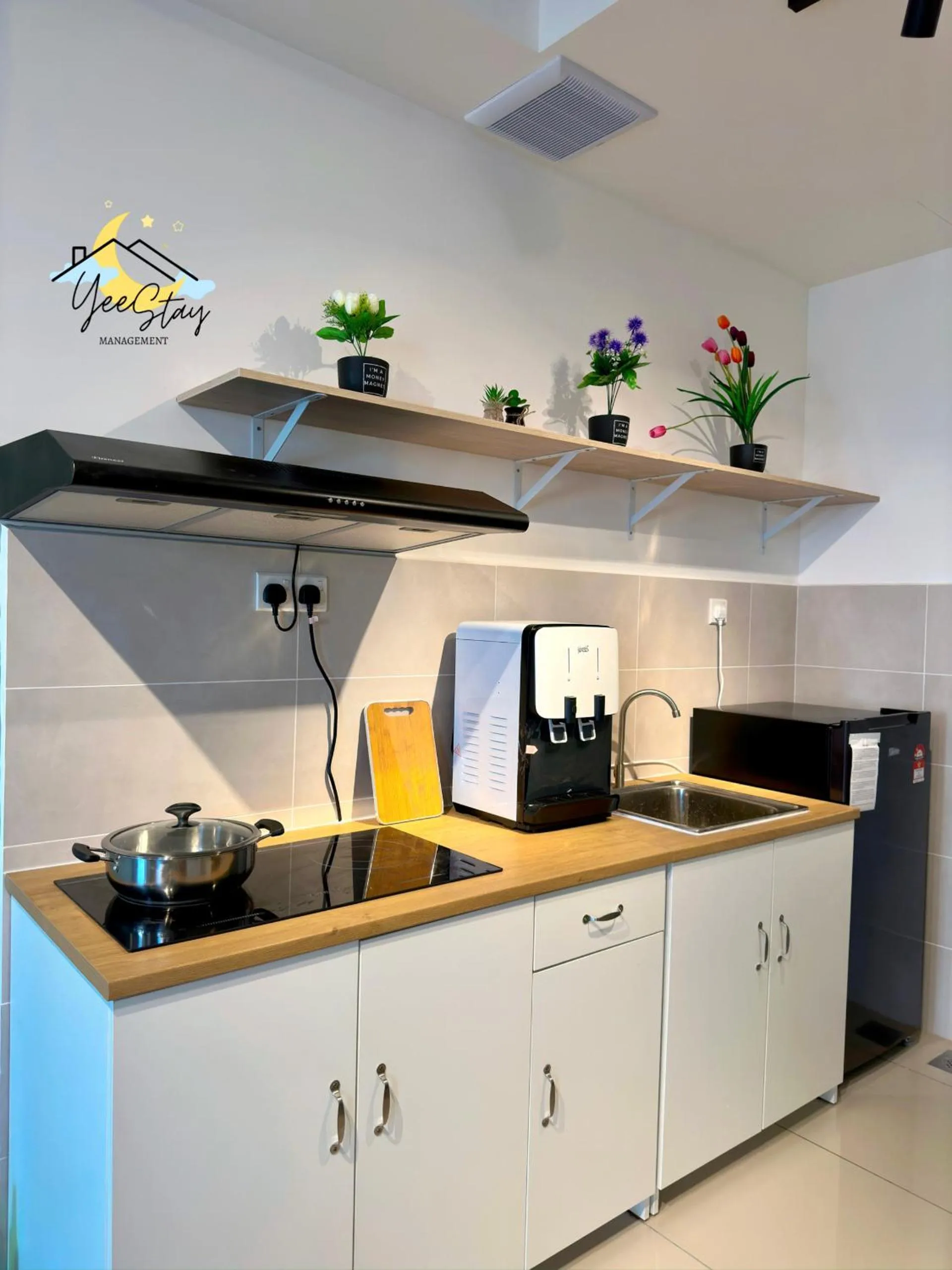 SeaView PoolView CityView BaliResidence Video game 5minJonker