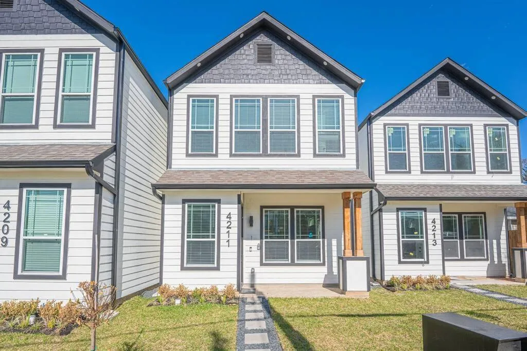 Property building in The Right Studio @ East Downtown