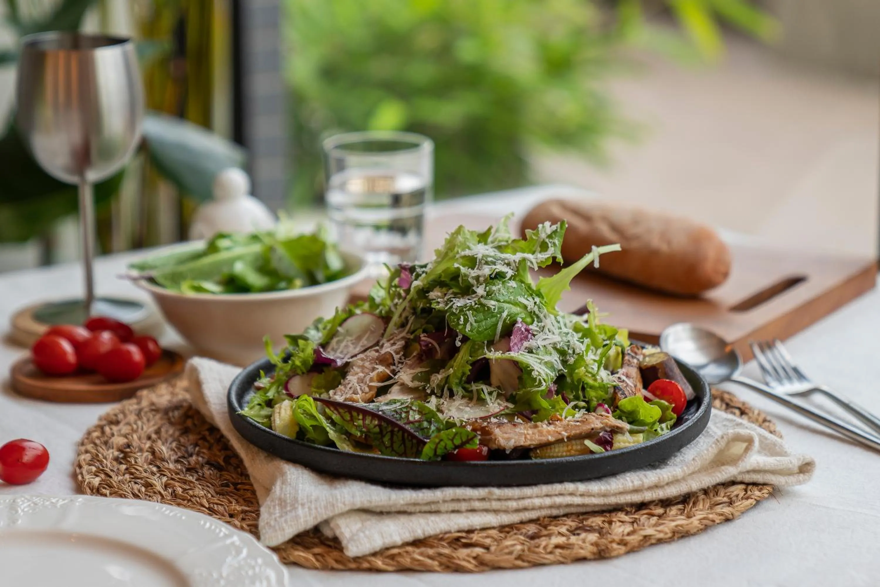 Restaurant/places to eat in In Joy Hotel