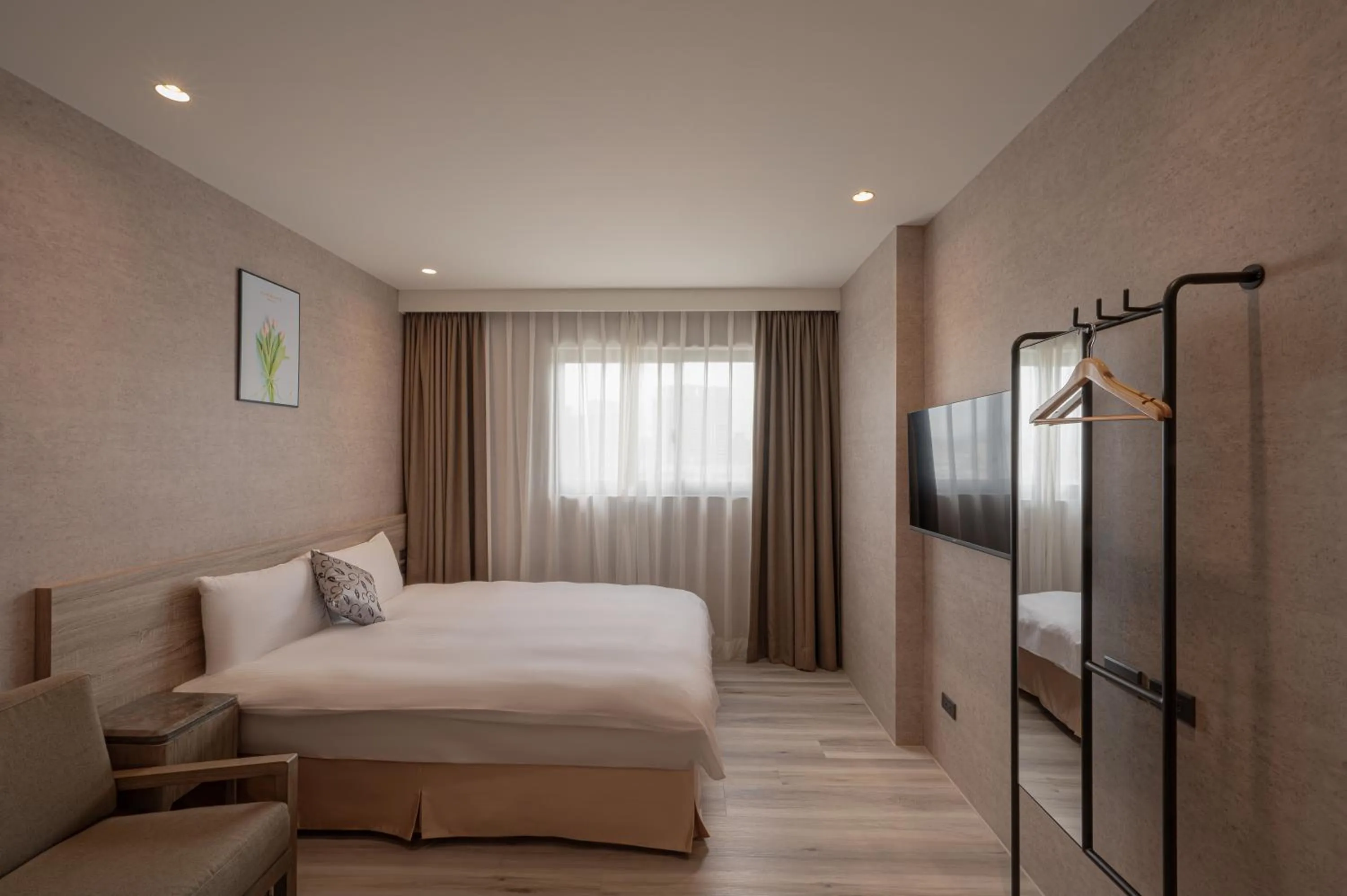 Bedroom, Bed in In Joy Hotel