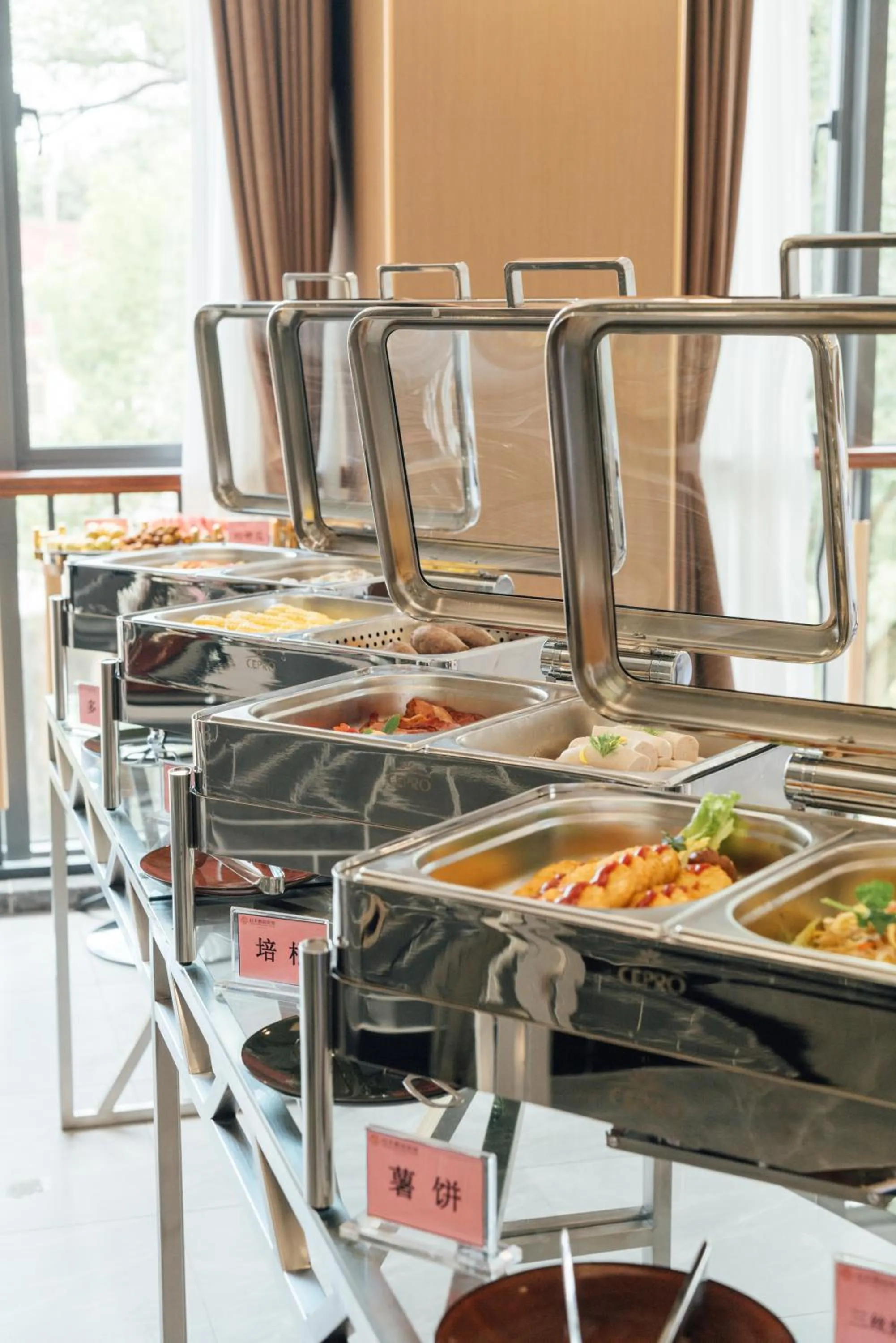 Restaurant/places to eat in White Swan Guest House MeiZhou