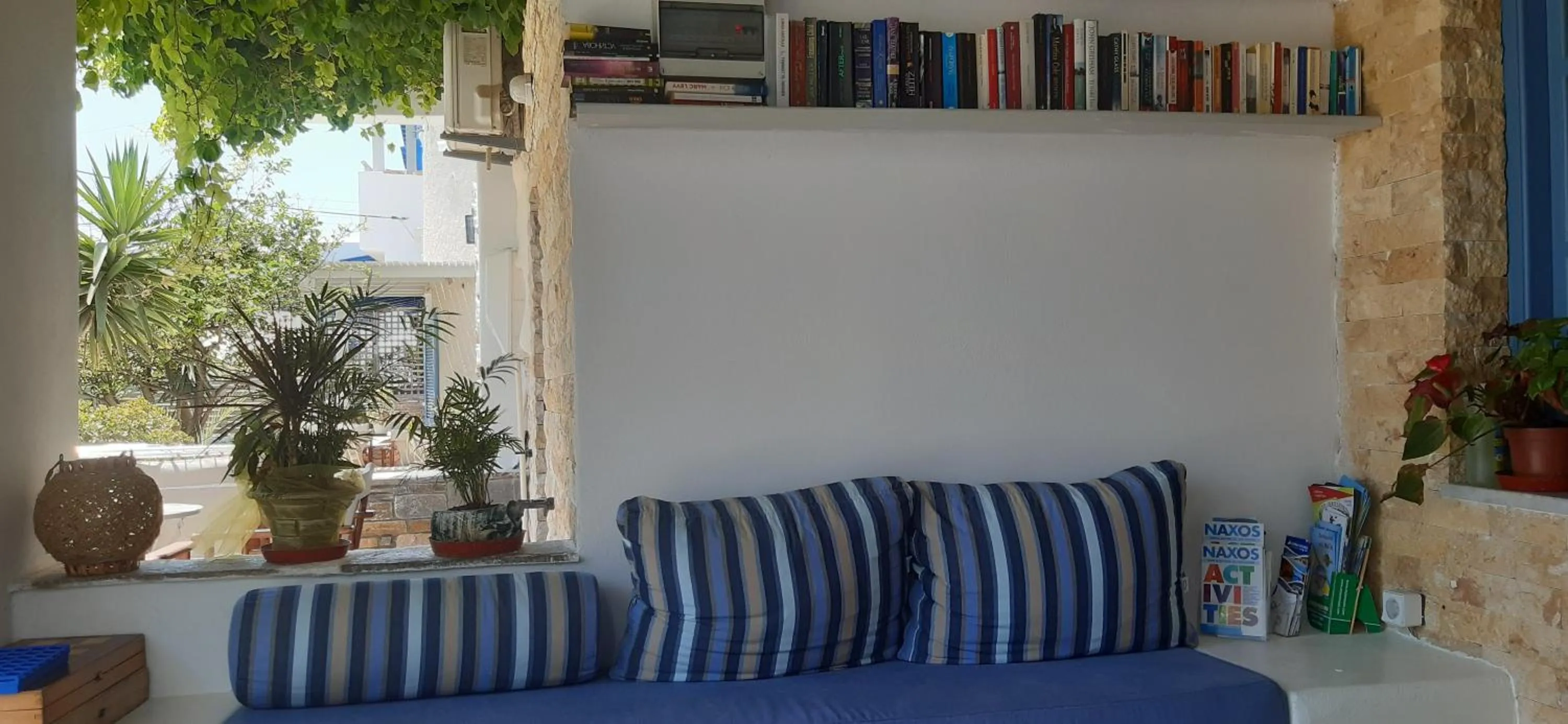 Seating area in Ioanna Apartments