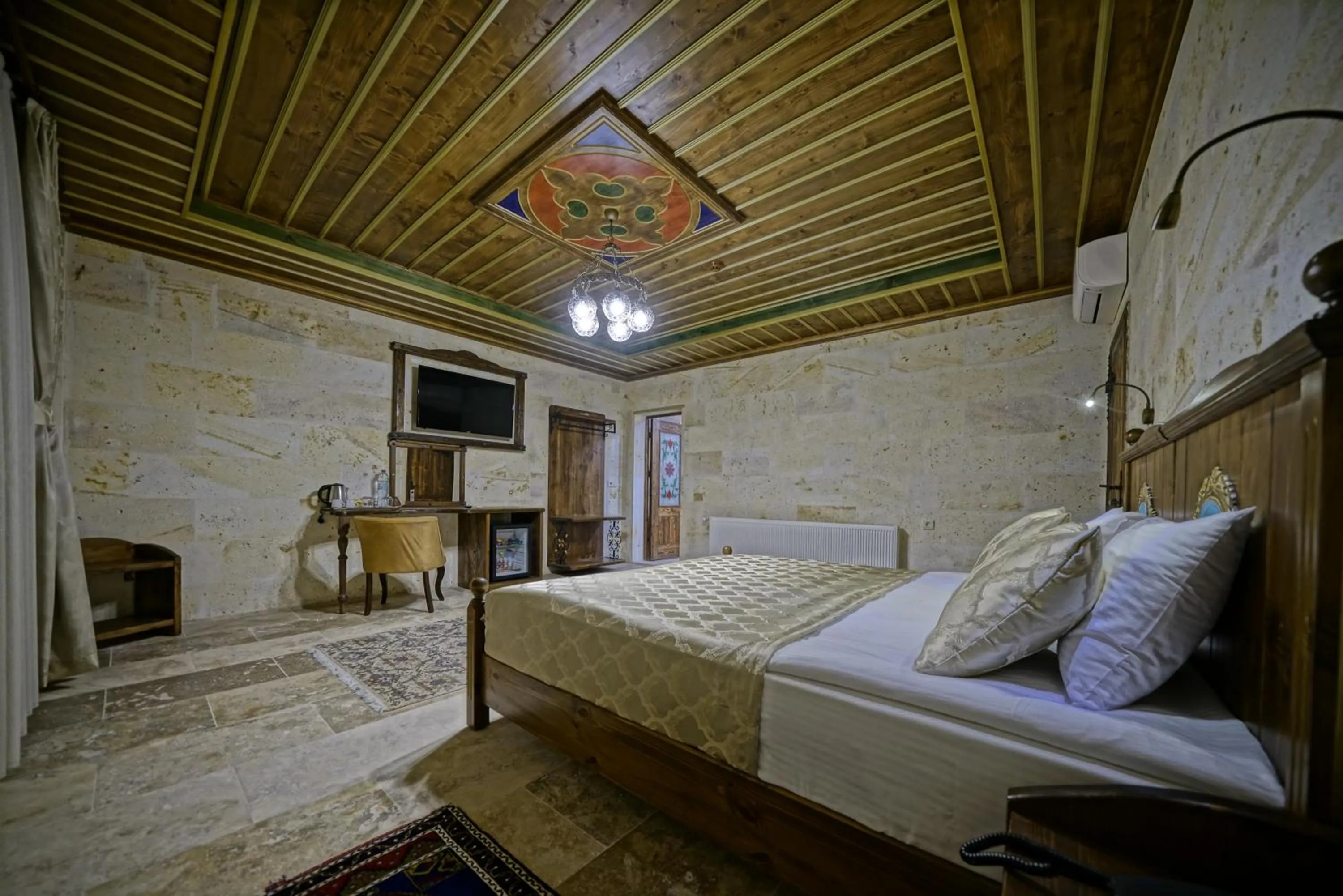 Photo of the whole room, Bed in Zultanite Cappadocia Hotel