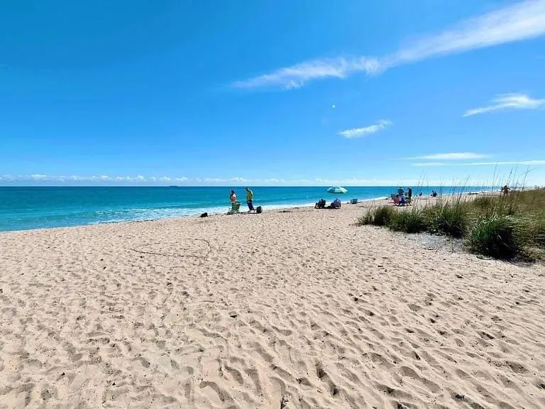 Nearby landmark in Renovated studio in the heart of Palm Beach - free parking, security box