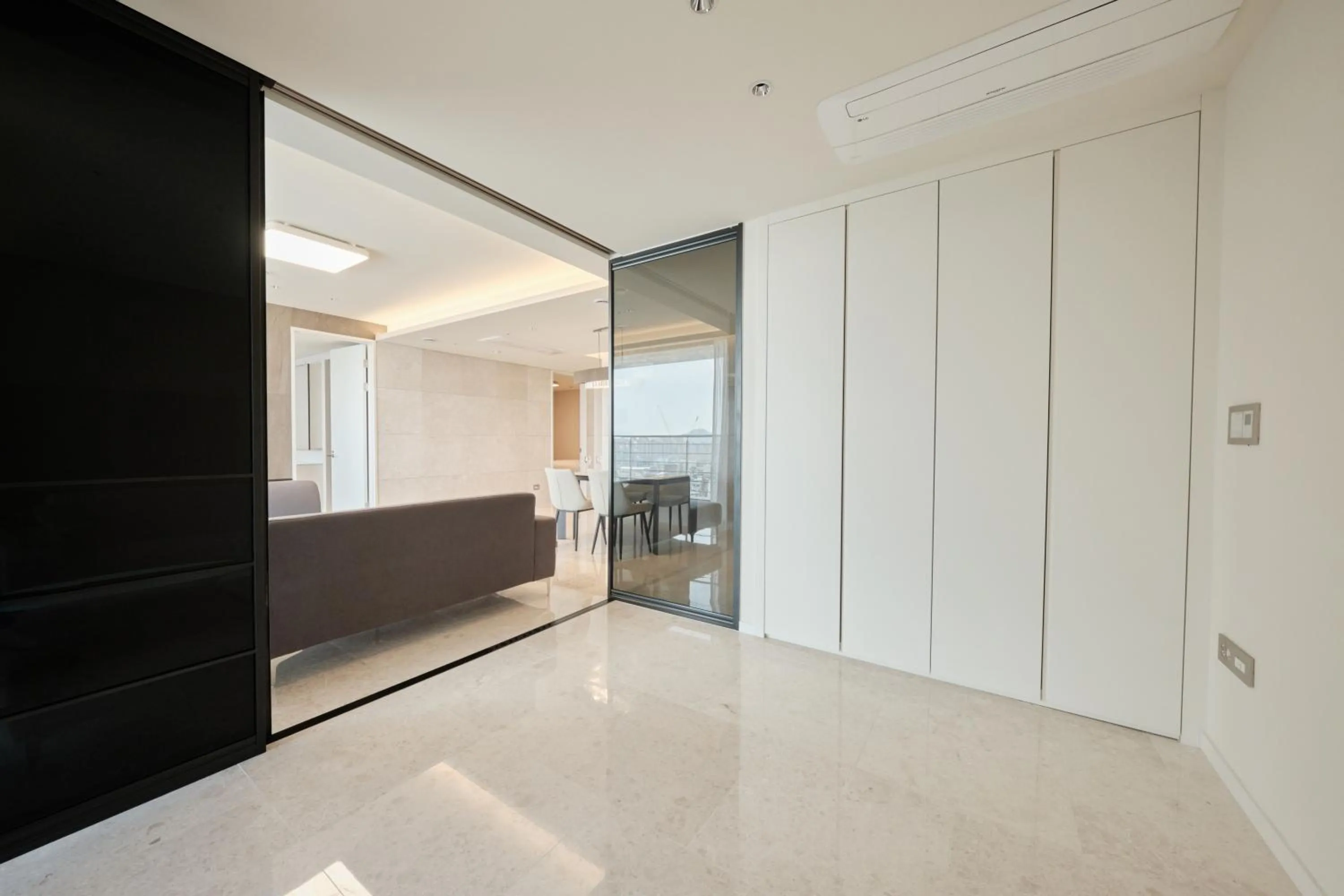 wardrobe, Bed in UH FLAT Signature DAEGU