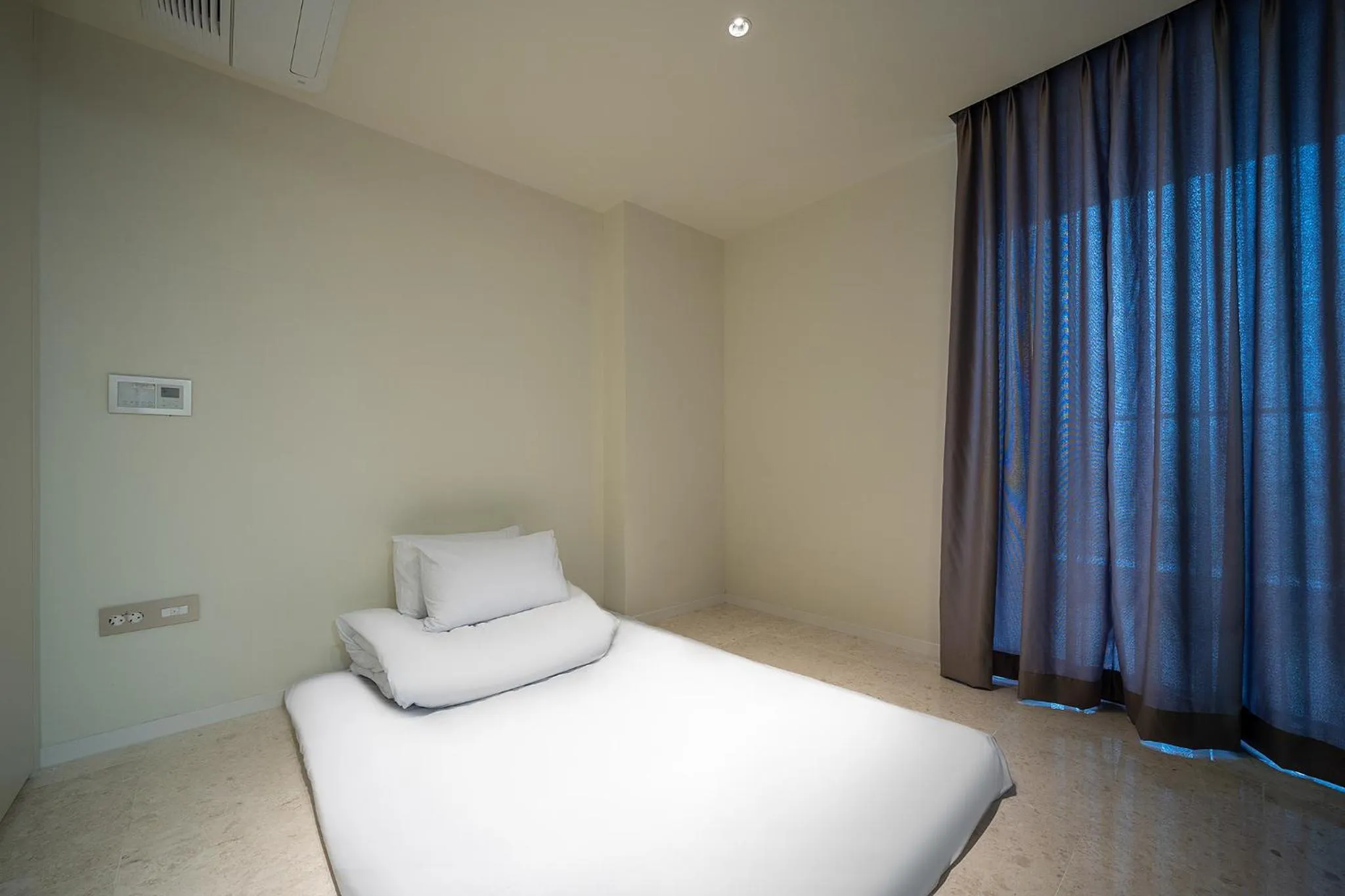 Bed in UH FLAT Signature DAEGU