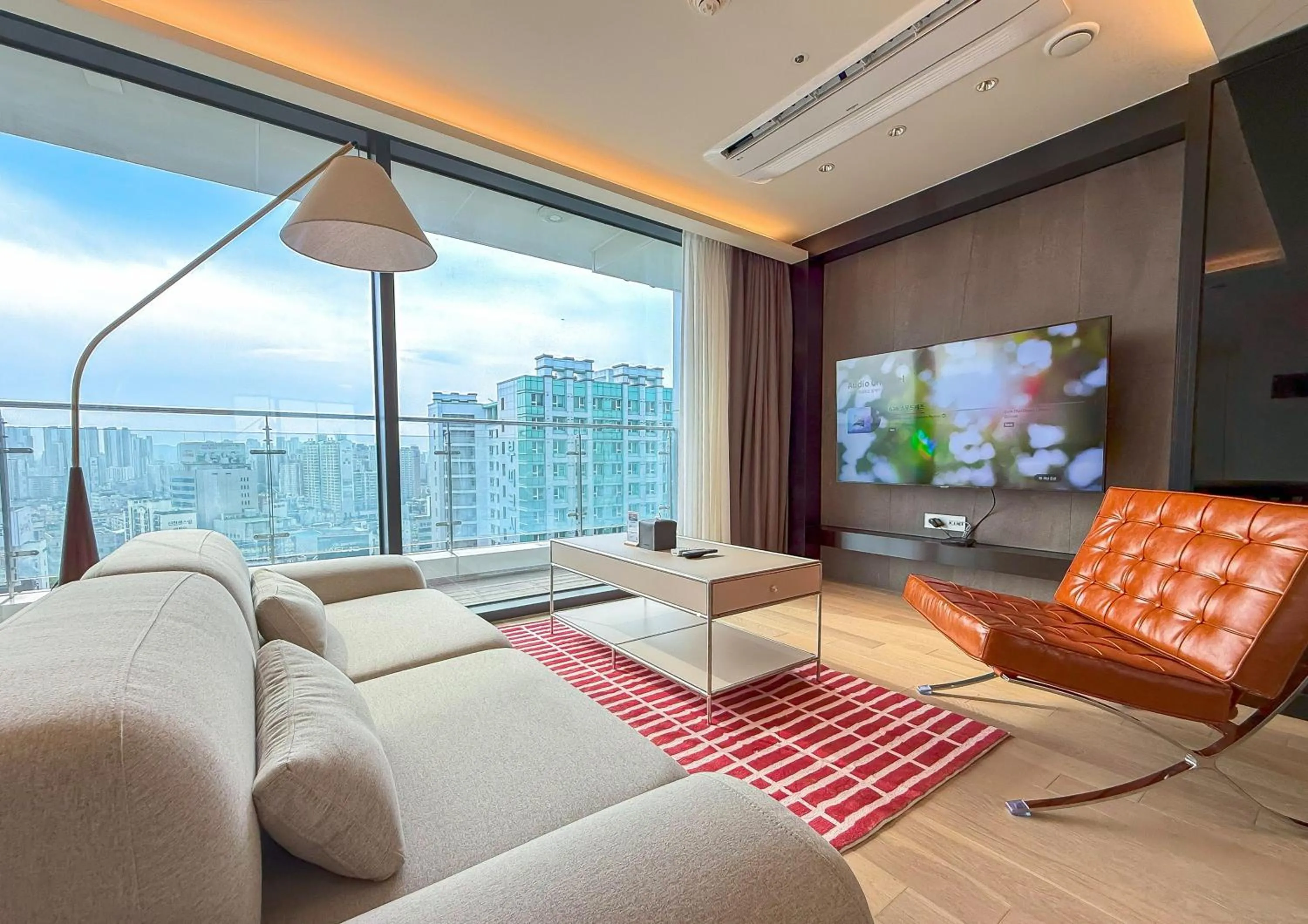 TV and multimedia in UH FLAT Signature DAEGU