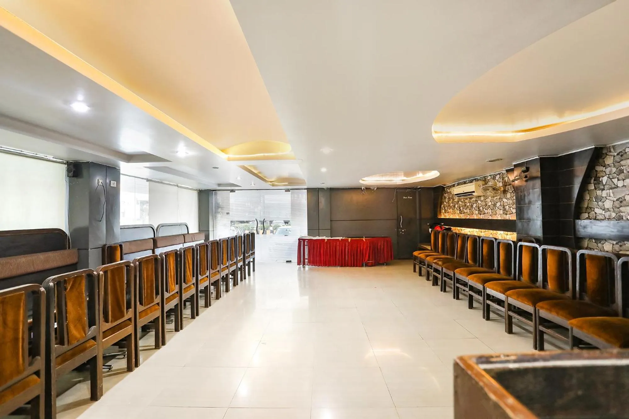 Banquet/Function facilities in FabHotel DPS International