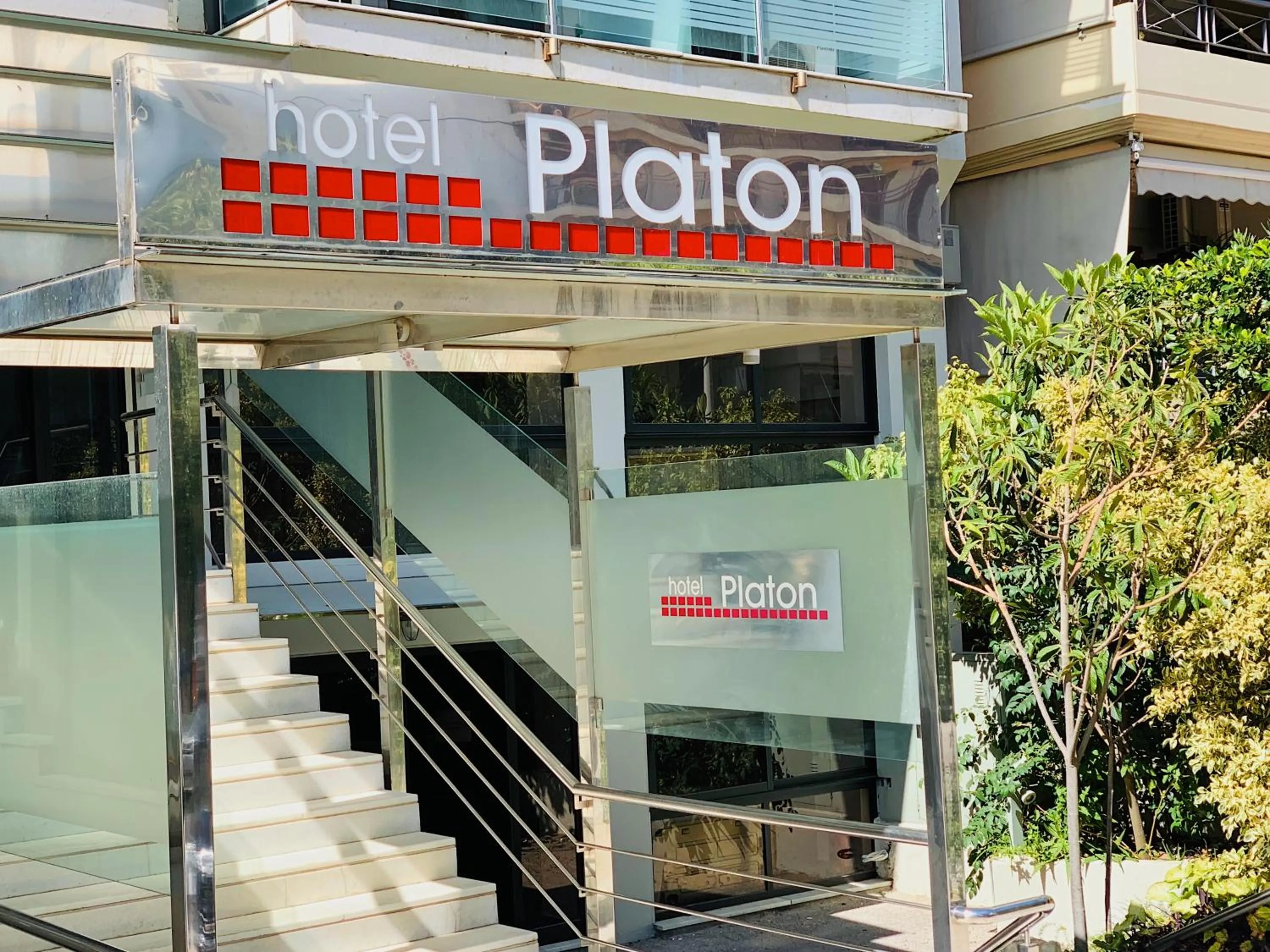 Facade/entrance in Platon Hotel