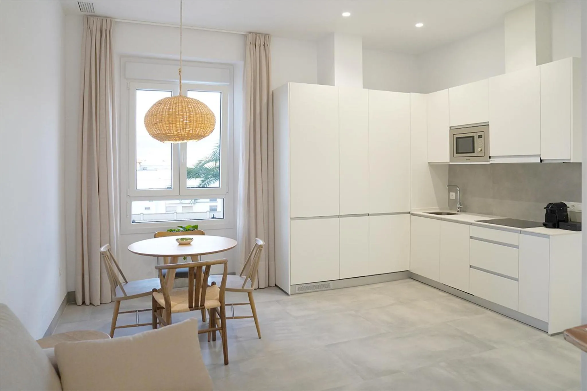 Kitchen or kitchenette in CASA DE LA VEGA SUITES