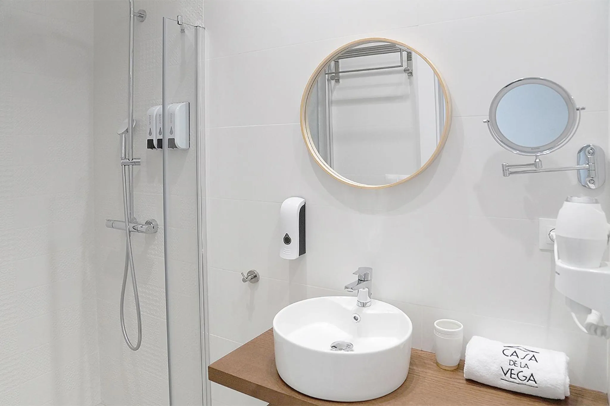 Shower in CASA DE LA VEGA SUITES