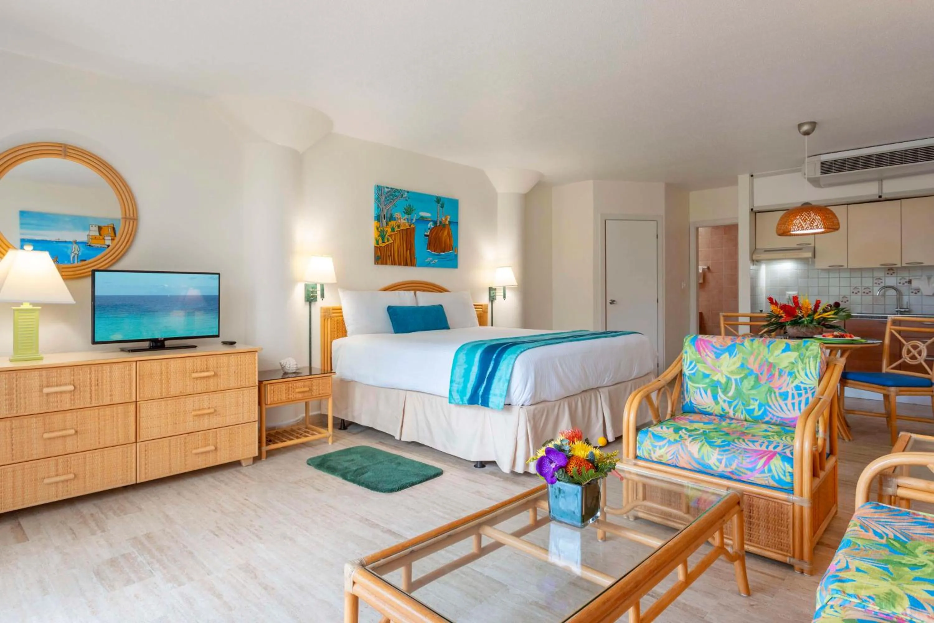 Kitchen or kitchenette, Bed in Royal Islander Club Resort La Plage