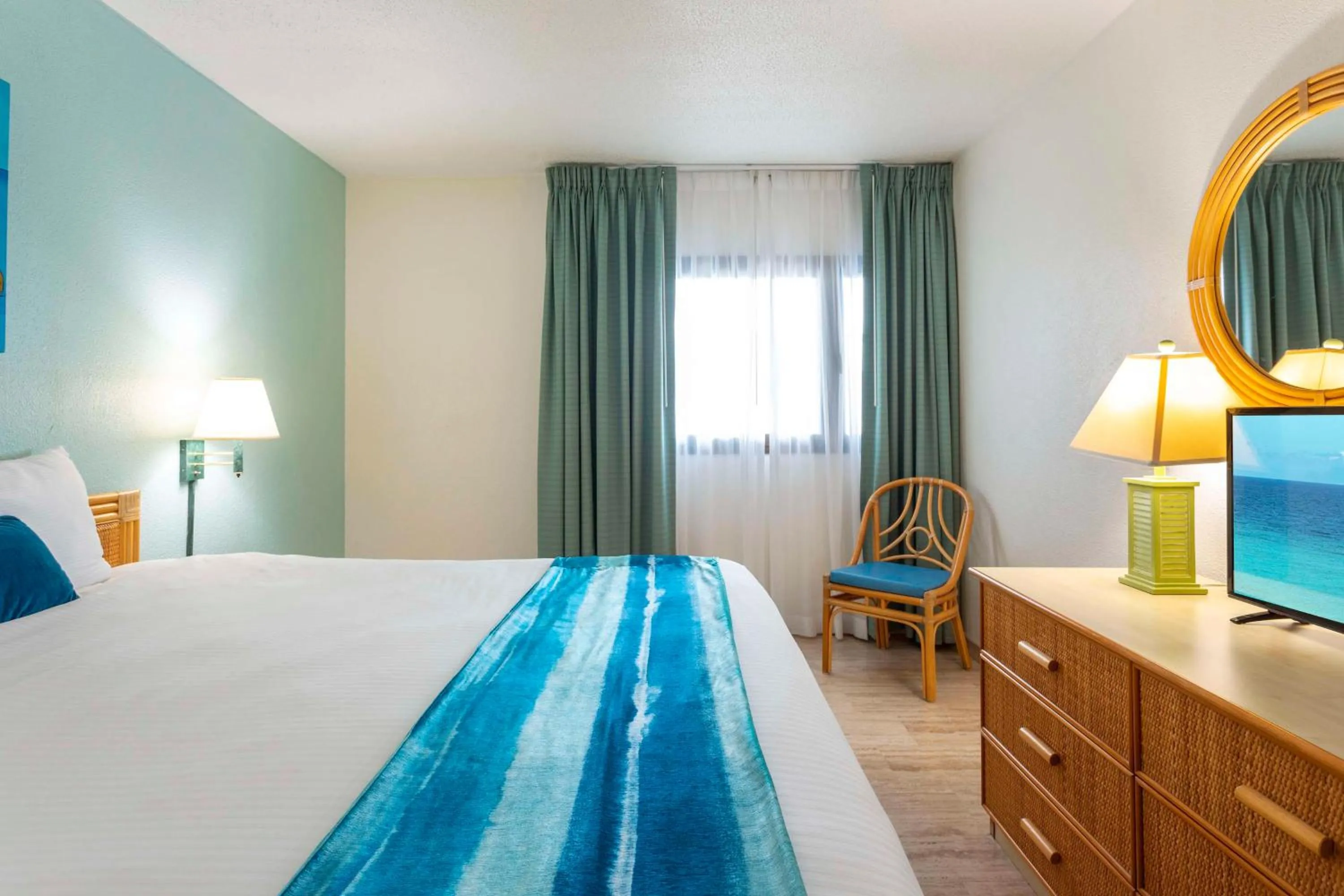 Photo of the whole room, Bed in Royal Islander Club Resort La Plage