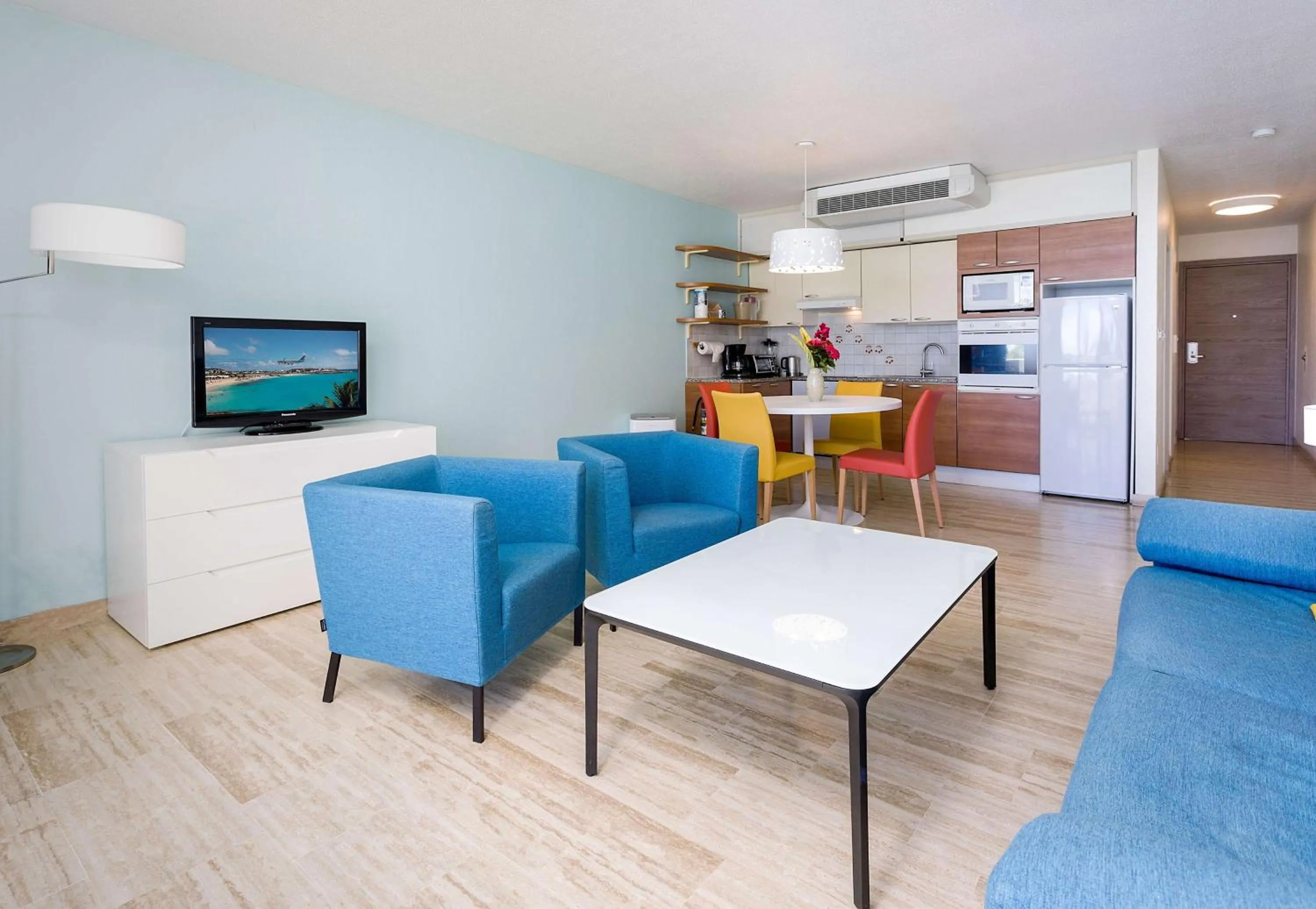 Photo of the whole room in Royal Islander Club Resort La Plage