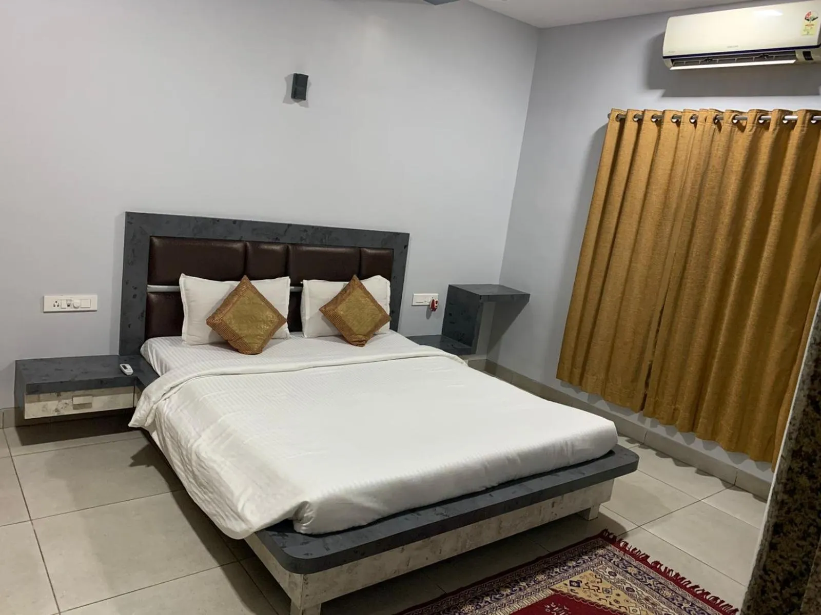 Bedroom, Bed in Ruturaj Inn Alibag