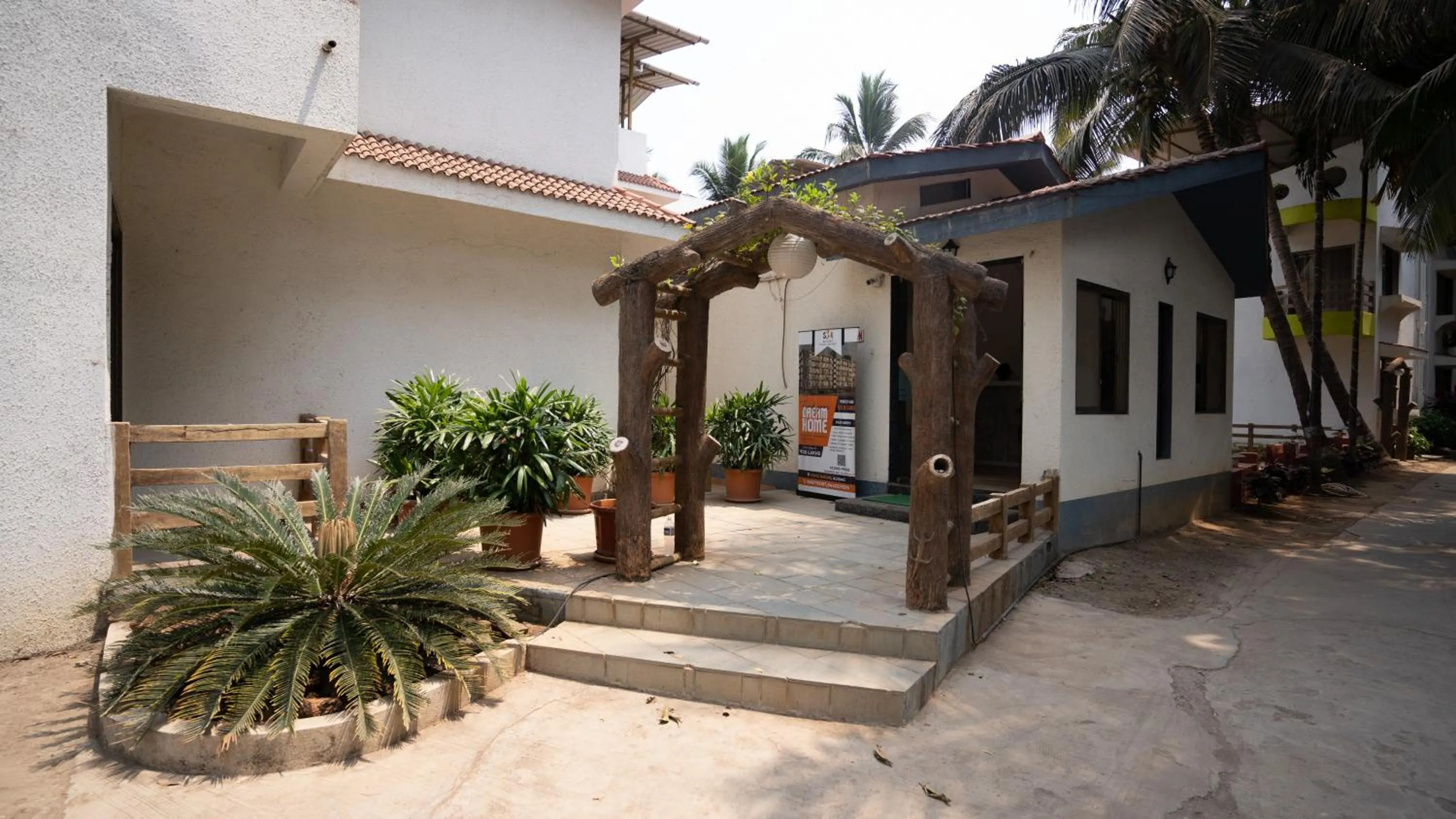 Facade/entrance in Ruturaj Inn Alibag