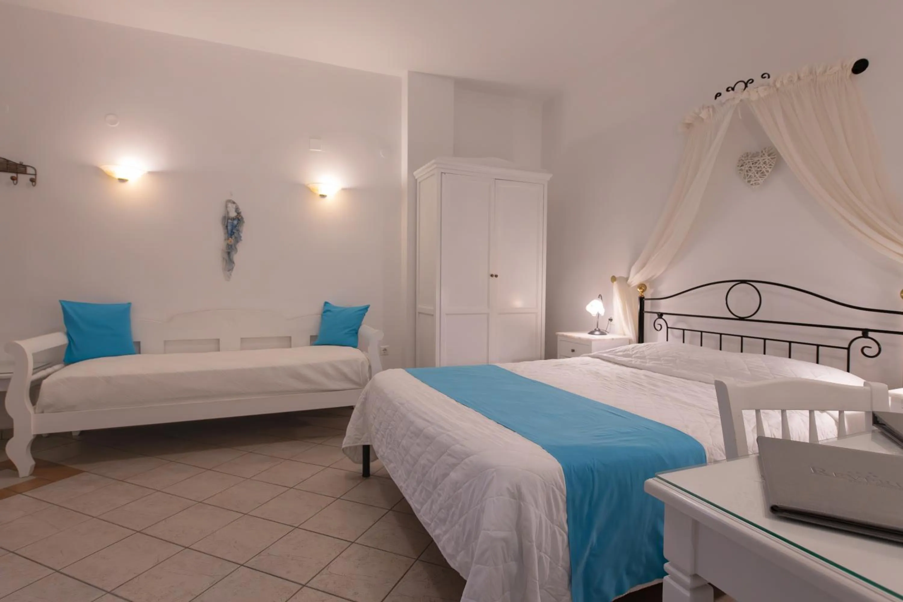 Bed in Reverie Santorini Hotel