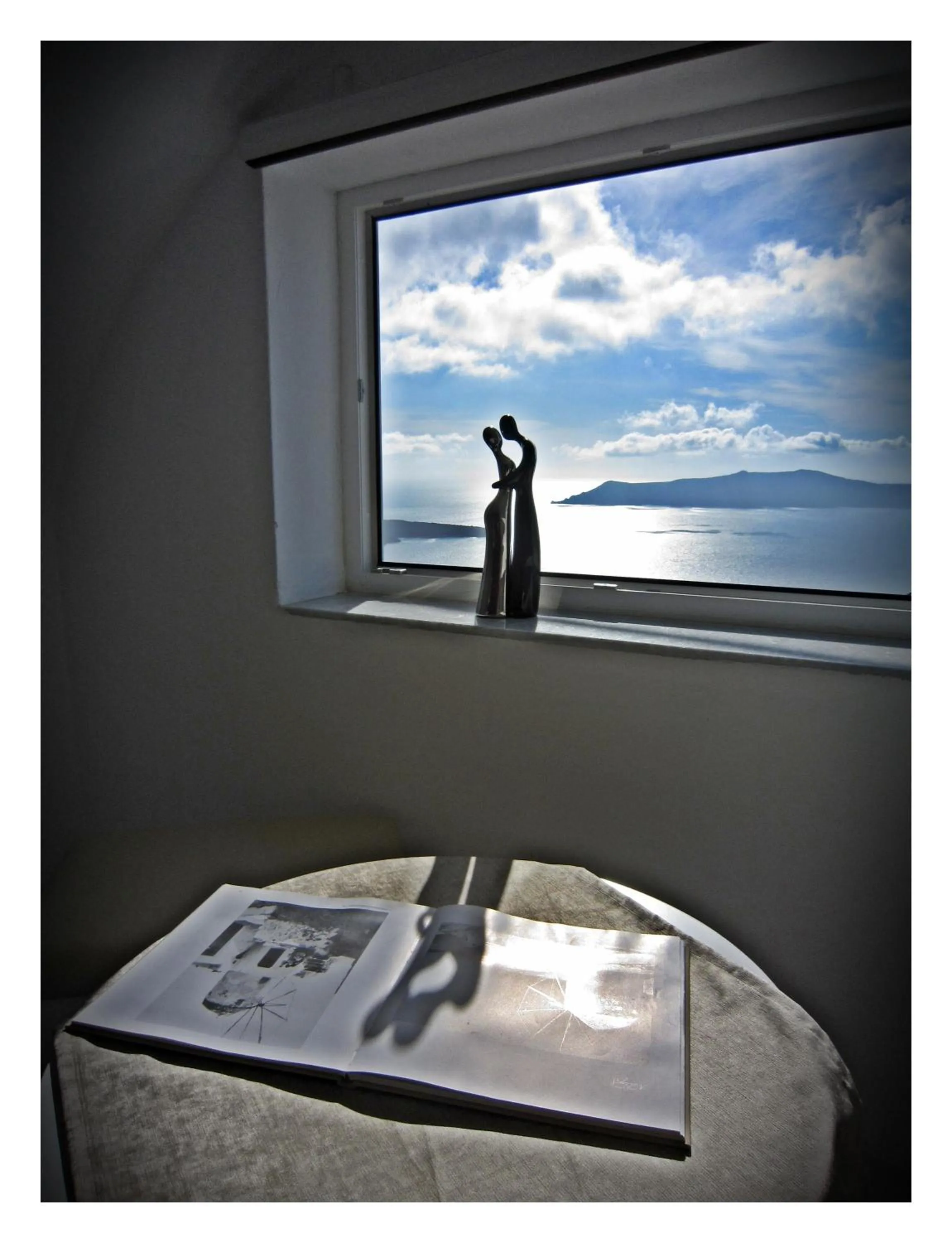 Decorative detail in Reverie Santorini Hotel