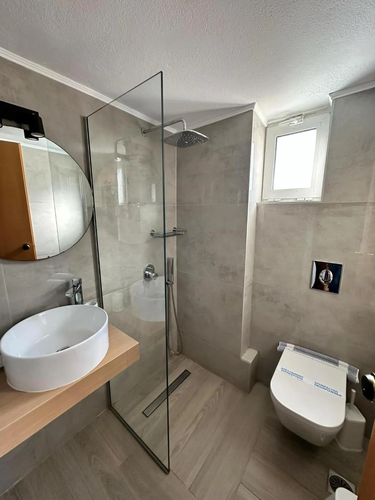 Shower in Castro Hotel