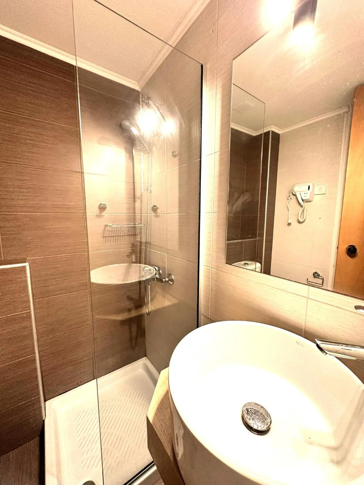 Shower in Castro Hotel