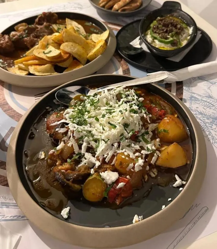 Restaurant/places to eat in Castro Hotel