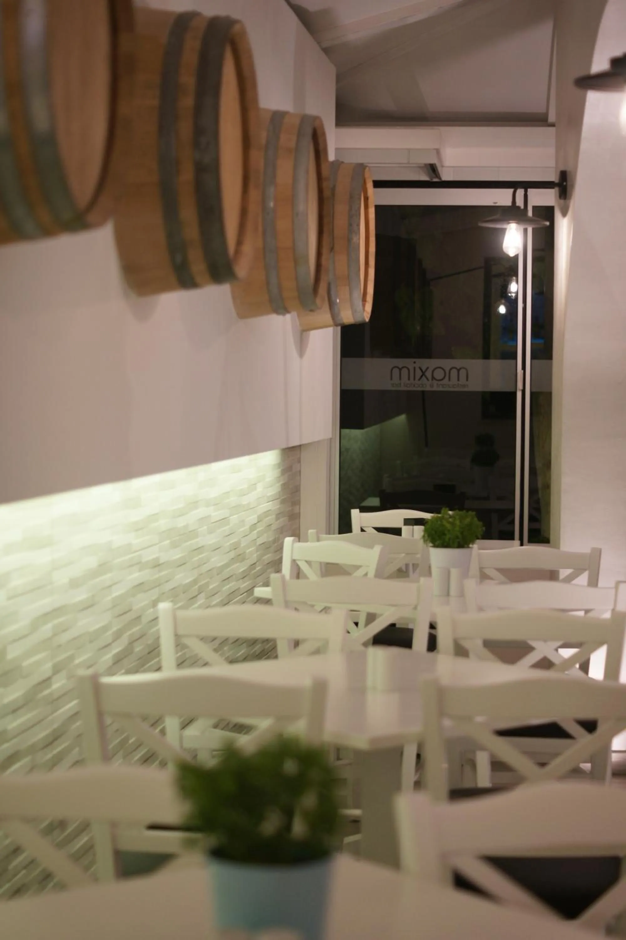 Restaurant/places to eat in Castro Hotel