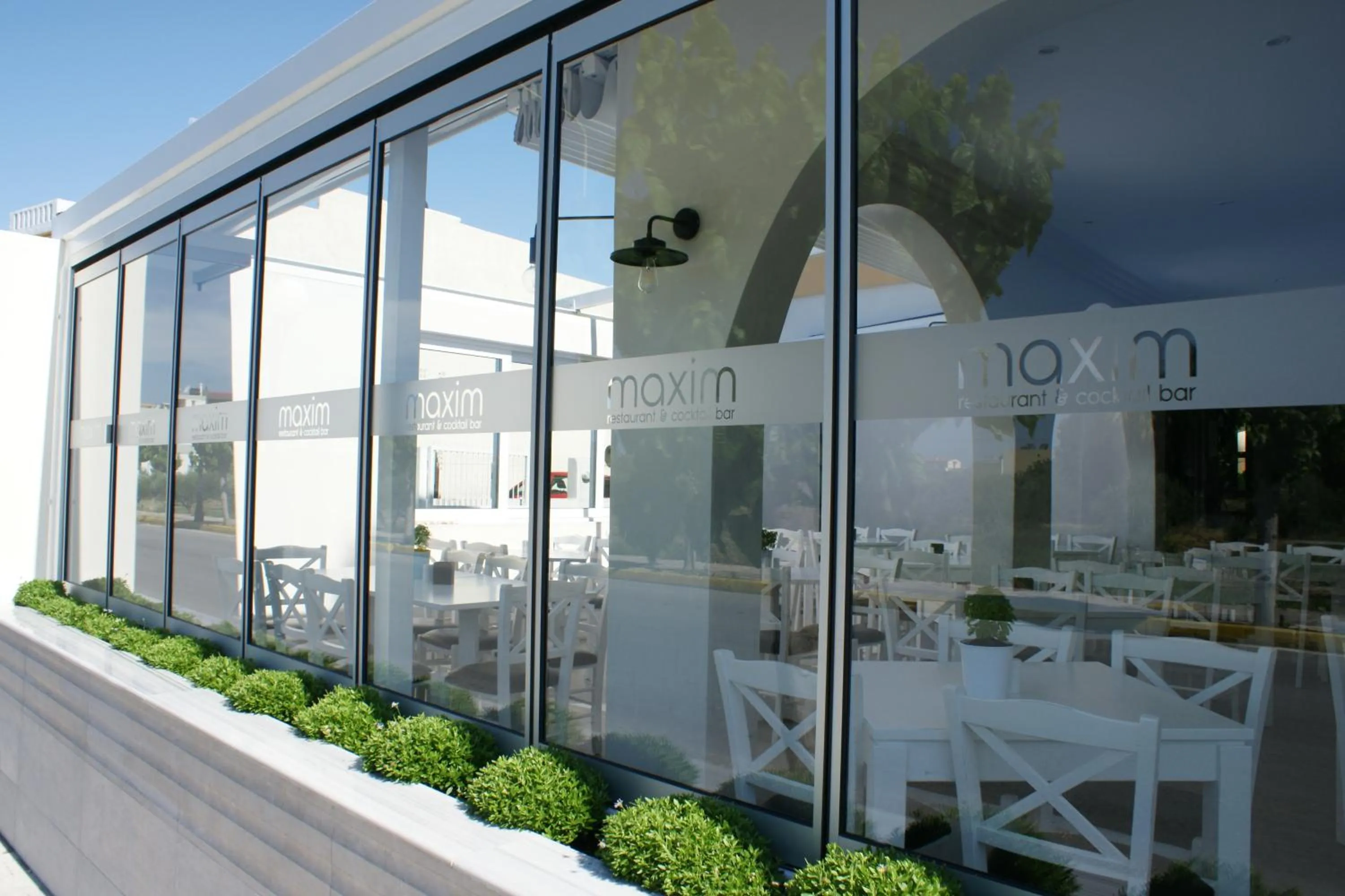 Restaurant/places to eat in Castro Hotel