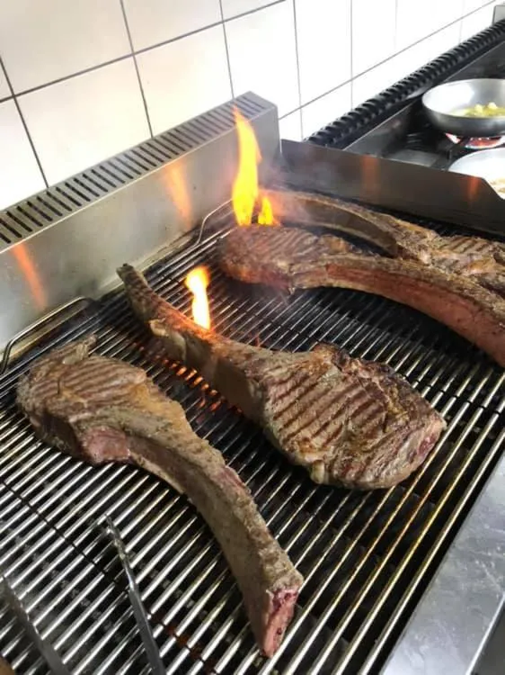 Restaurant/places to eat in Castro Hotel