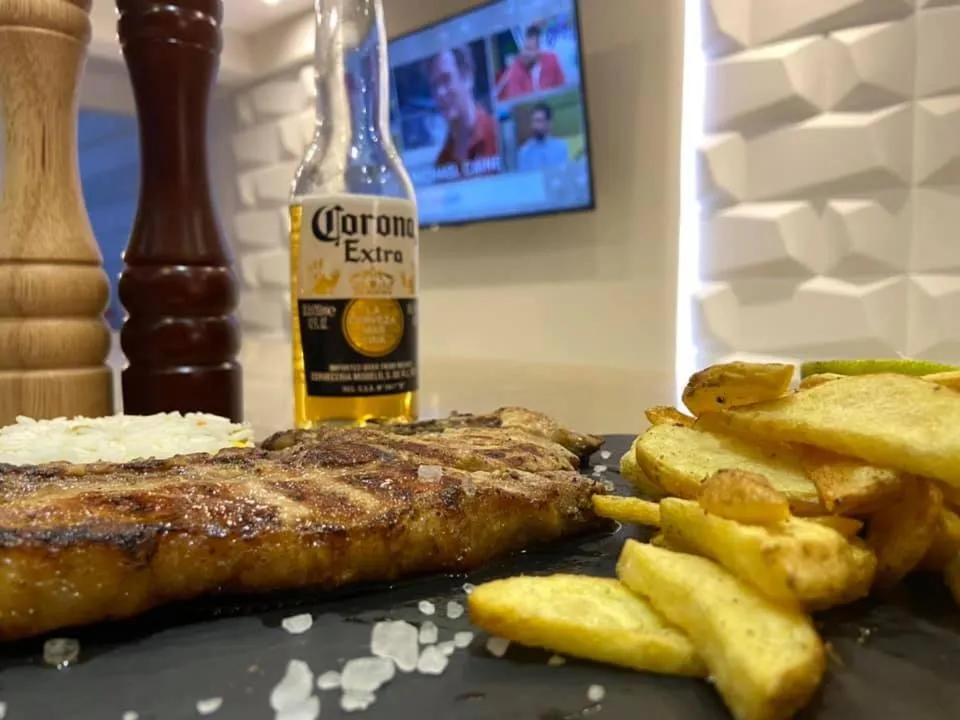 Restaurant/places to eat in Castro Hotel