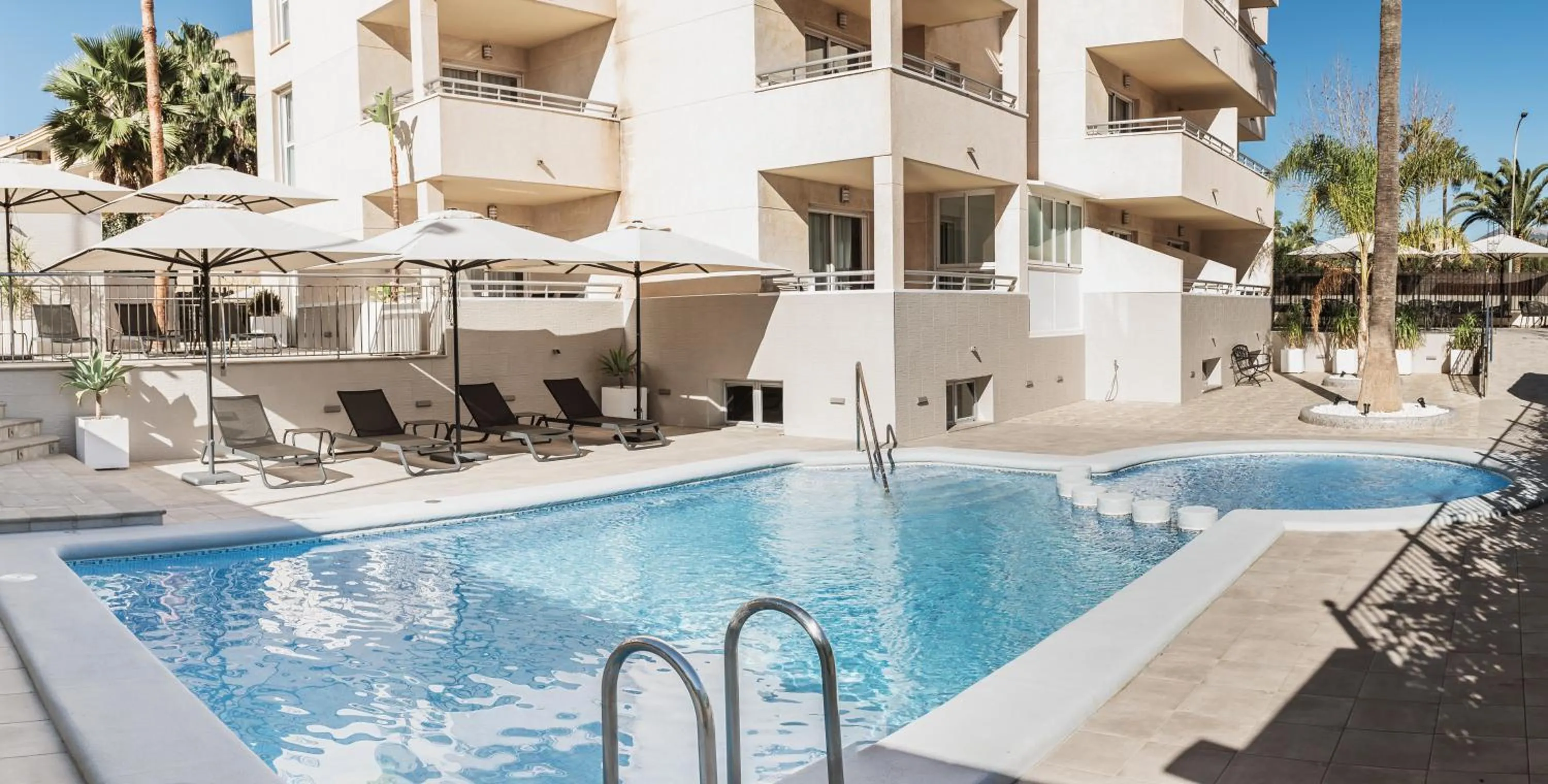 Swimming pool in Nacavi Albir Aparthotel