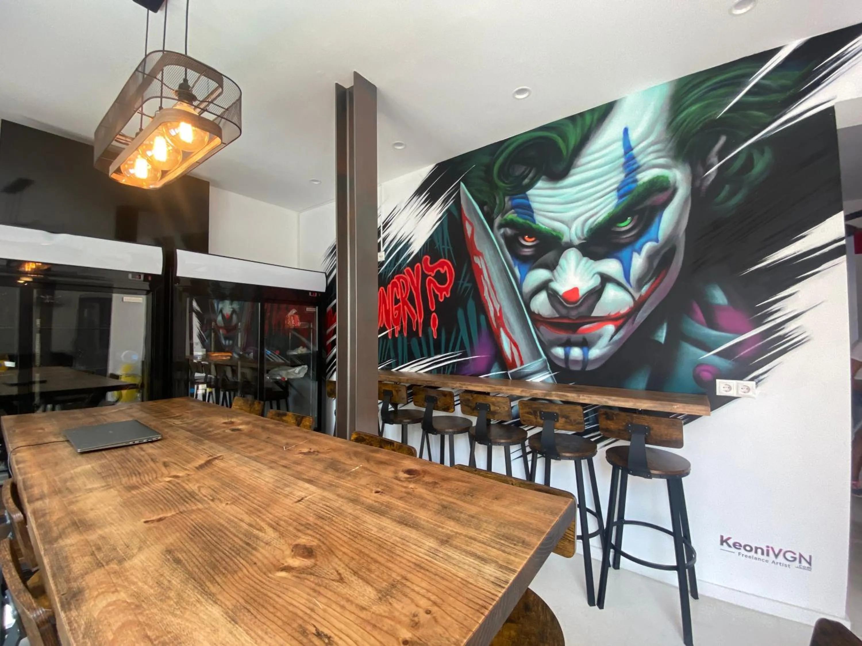 Dining area in We Street Hostel - Albergue