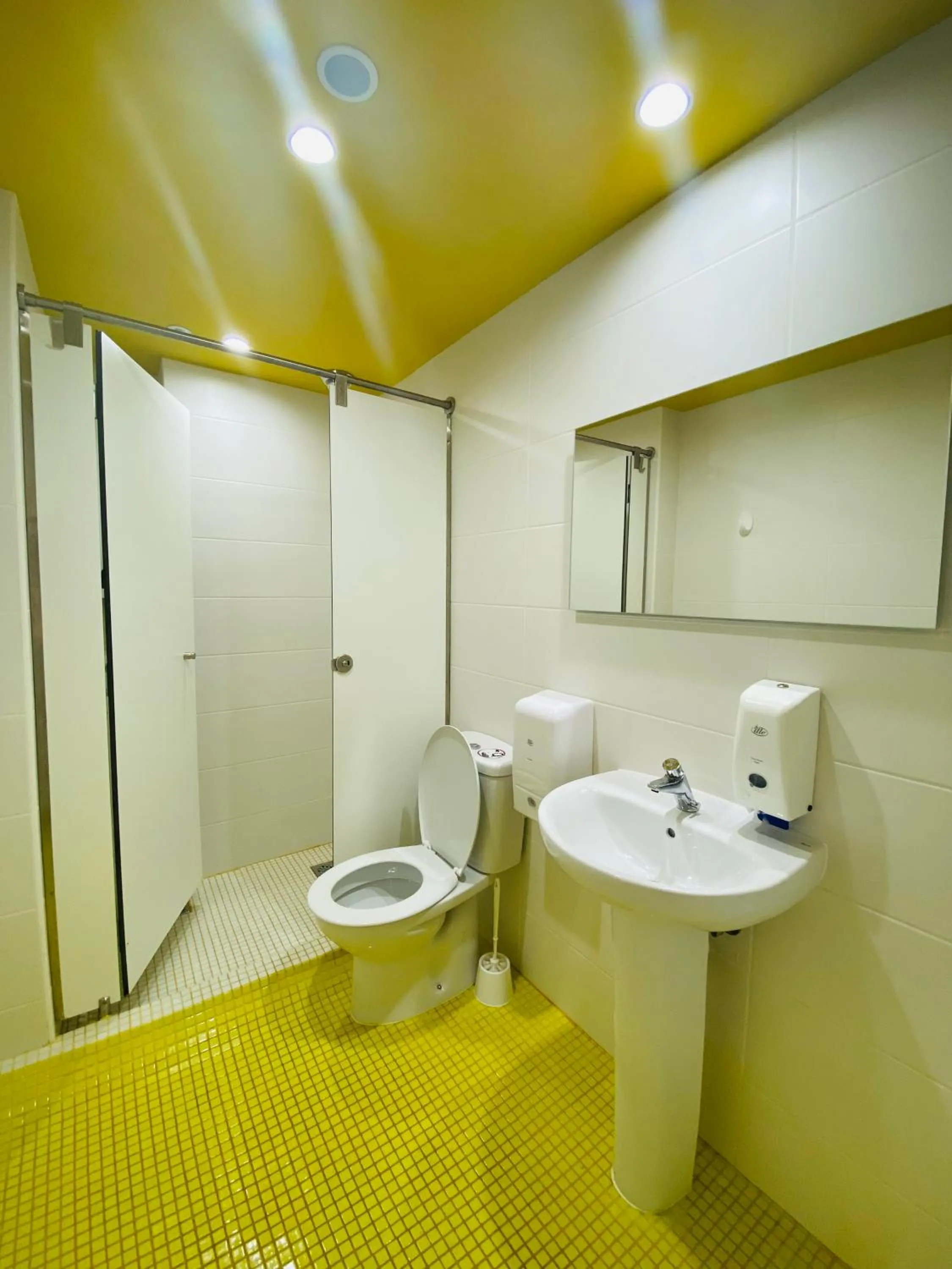 We Street Hostel - Albergue