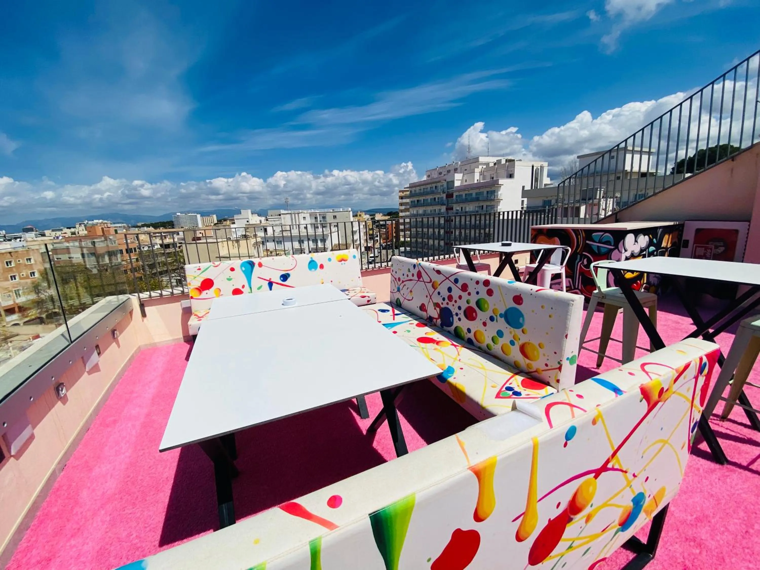 We Street Hostel - Albergue