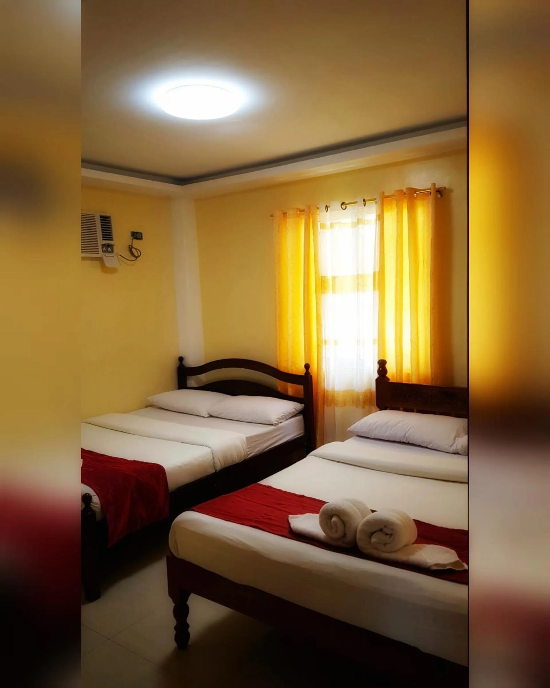 Bed in JIM'S CASTLE INN