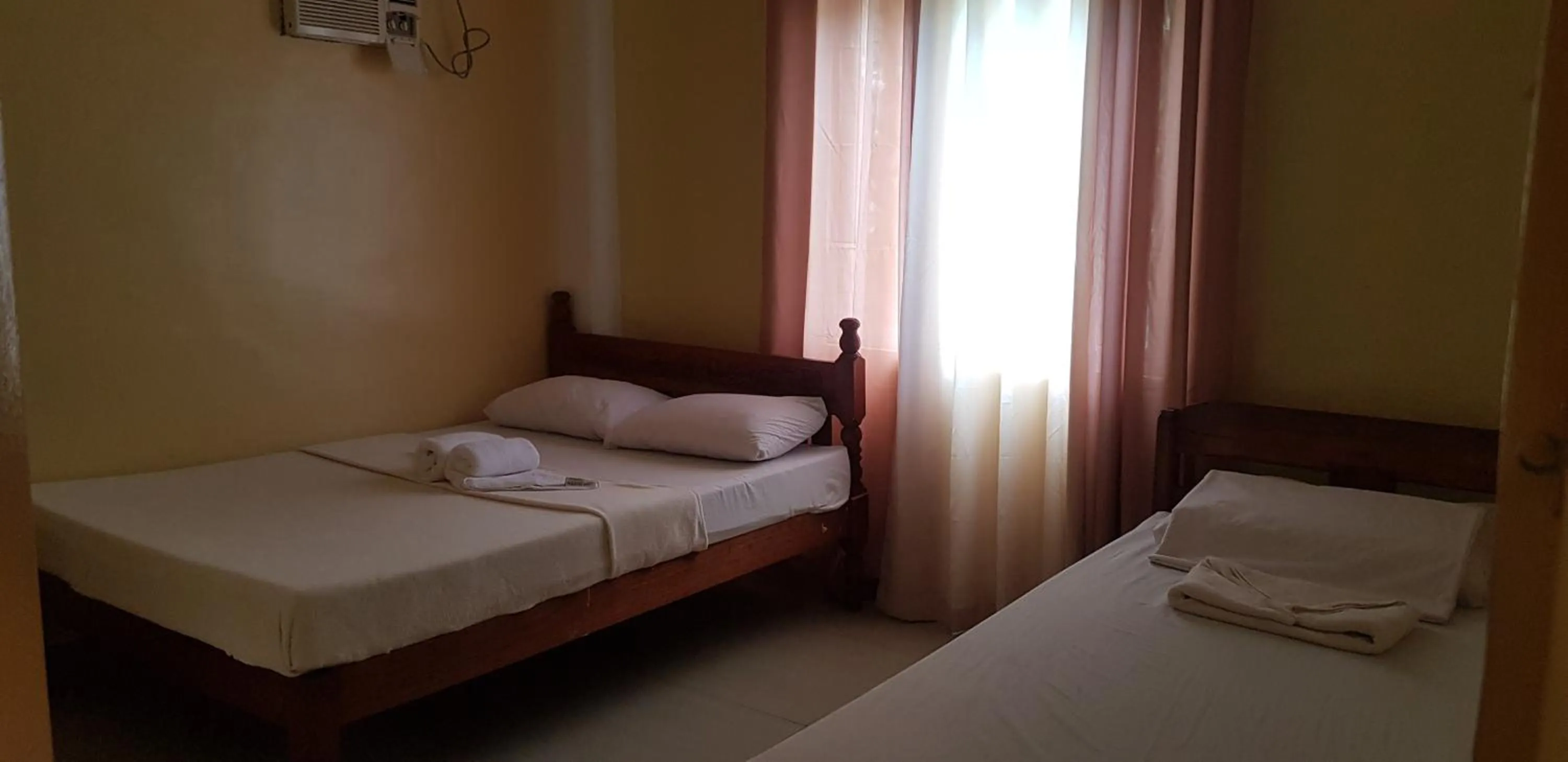 Bed in JIM'S CASTLE INN