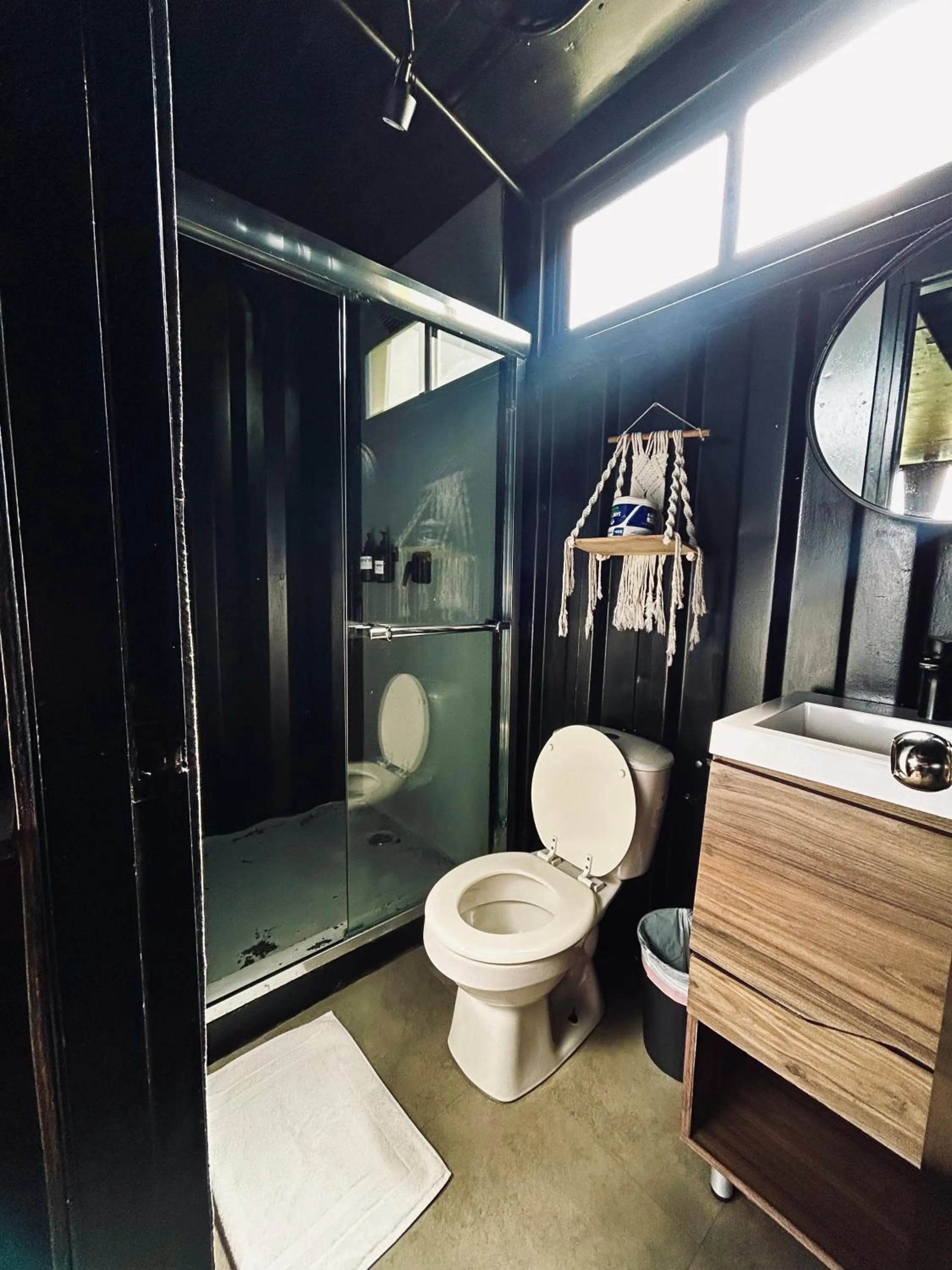 Shower in Nomada Republic Hotel El valle