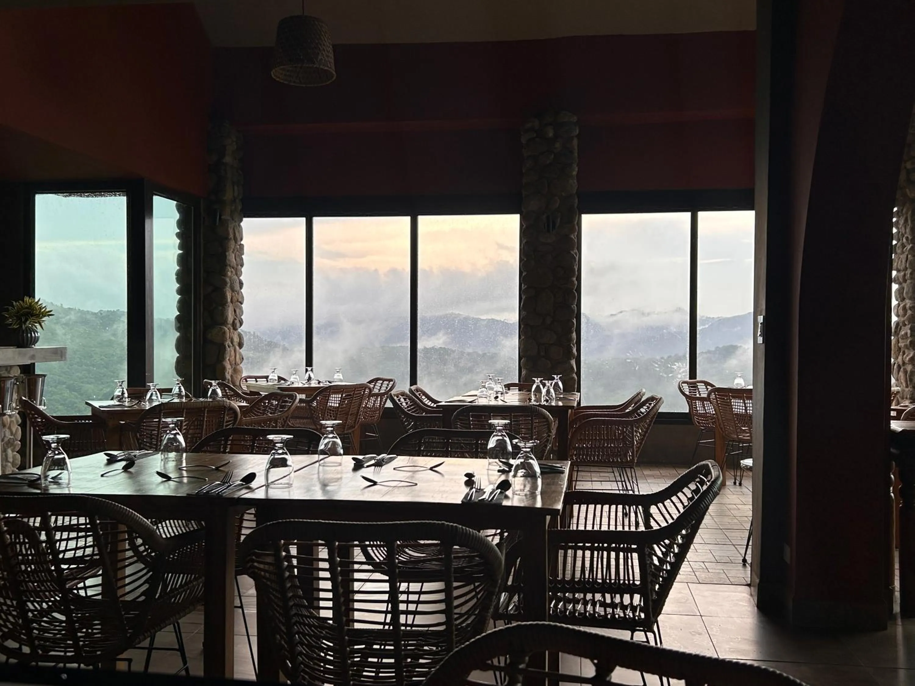 Restaurant/places to eat in Nomada Republic Hotel El valle