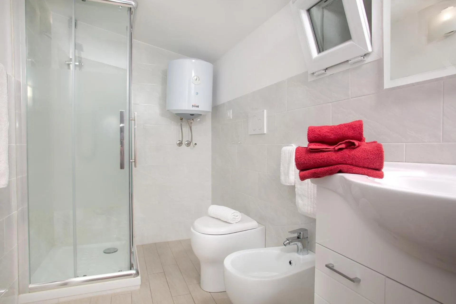 Shower in Romeo and Juliet Affittacamere