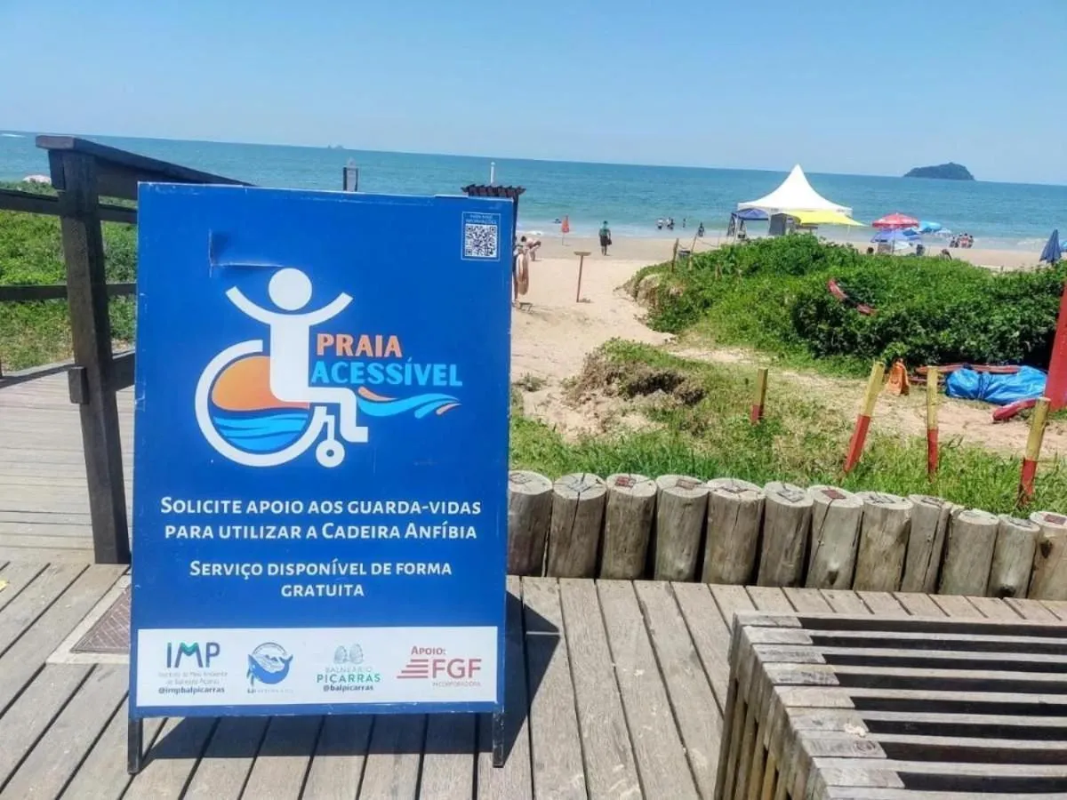 Beach in Completa casa apenas 700m da praia