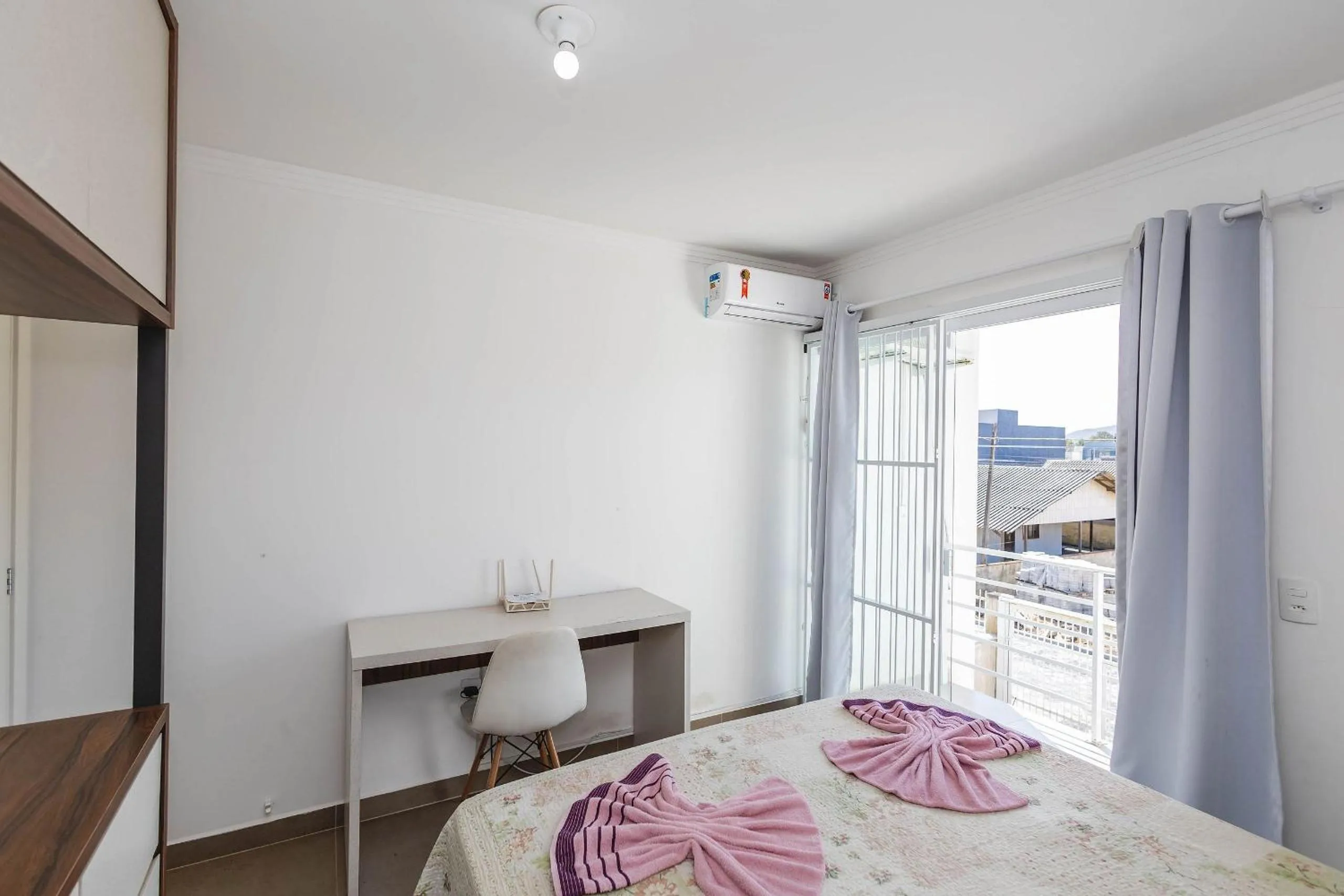 Bedroom, Bed in Completa casa apenas 700m da praia